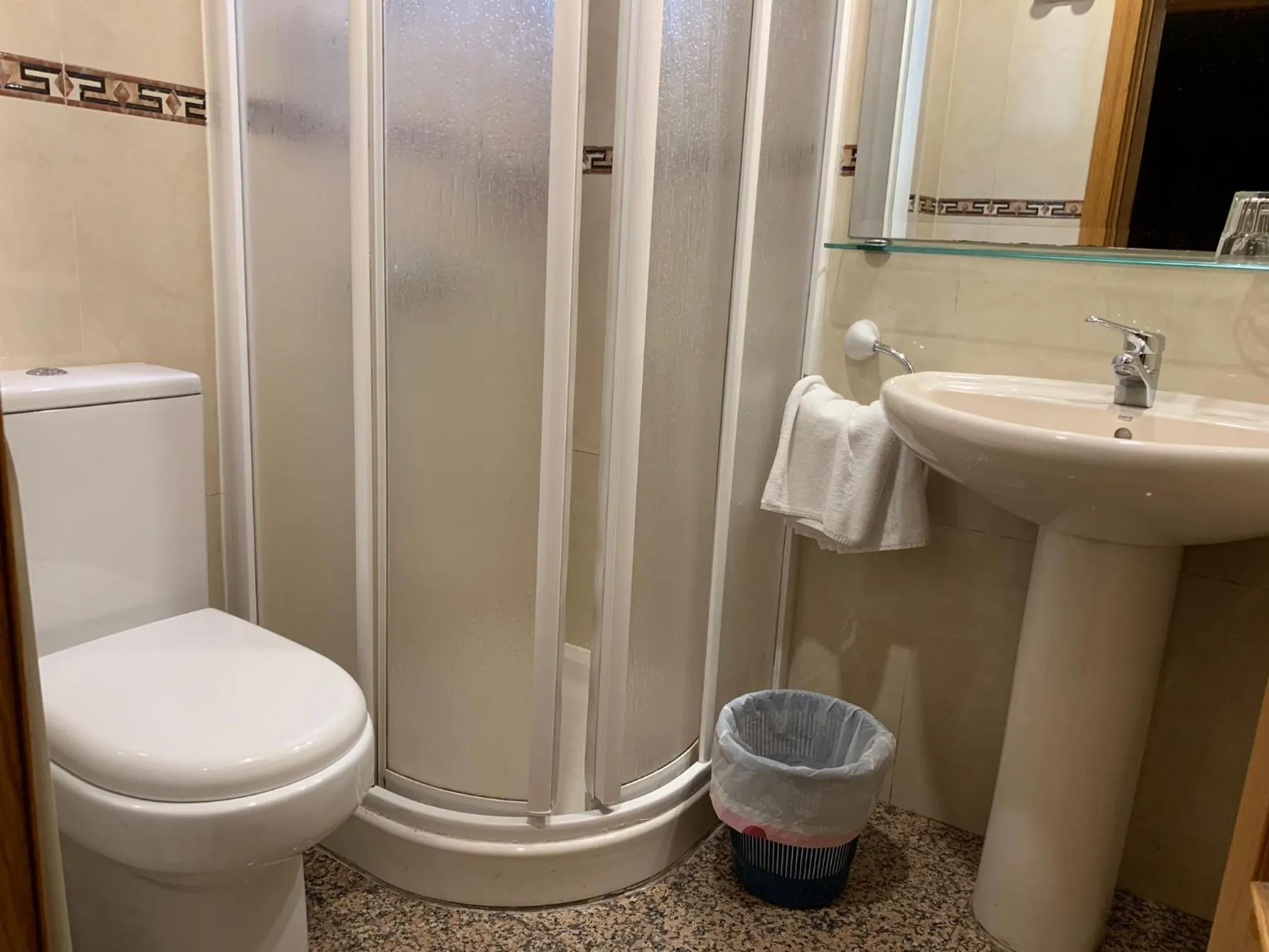 Shower in Hostal Juan XXIII