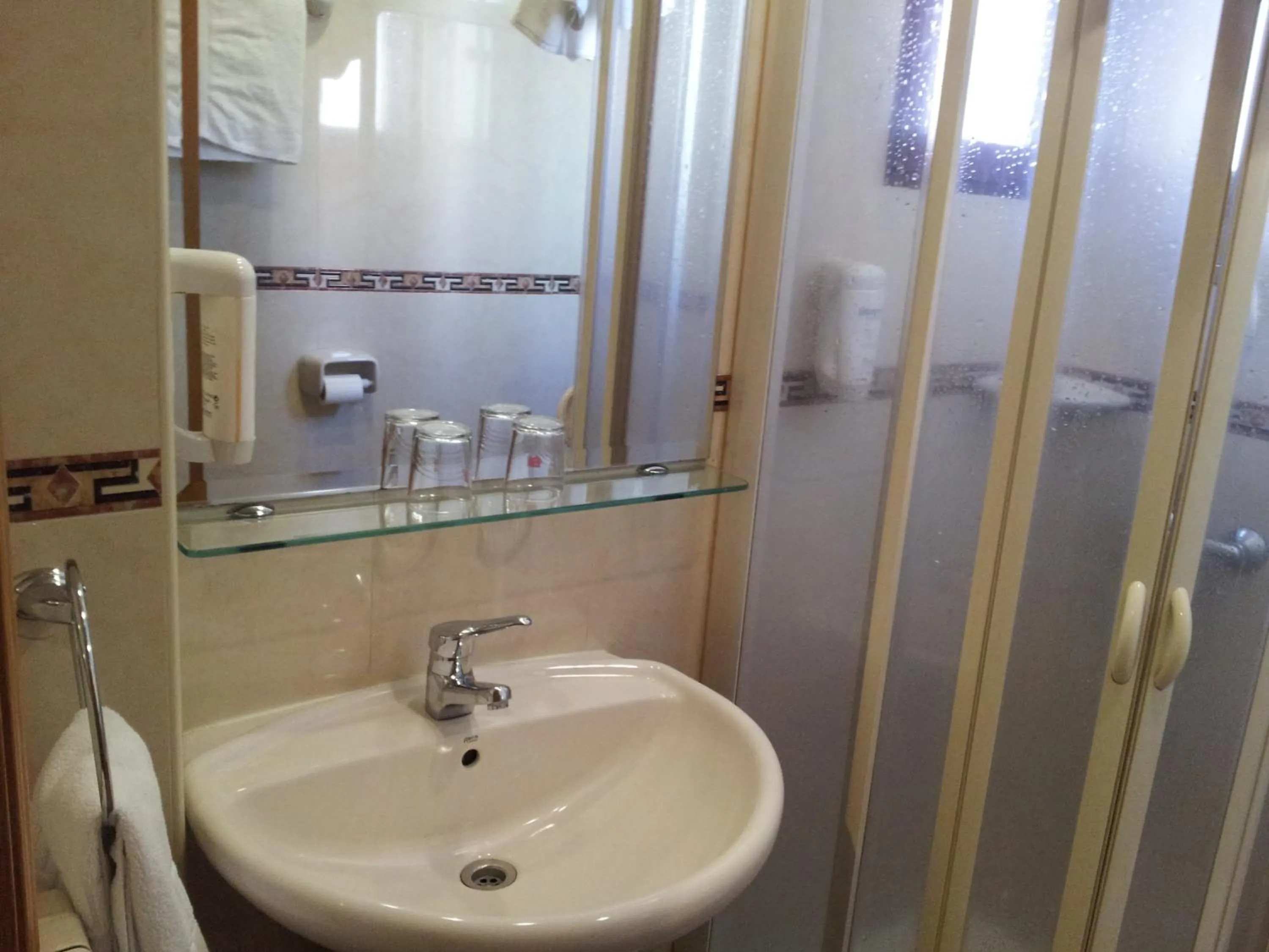 Toilet in Hostal Juan XXIII