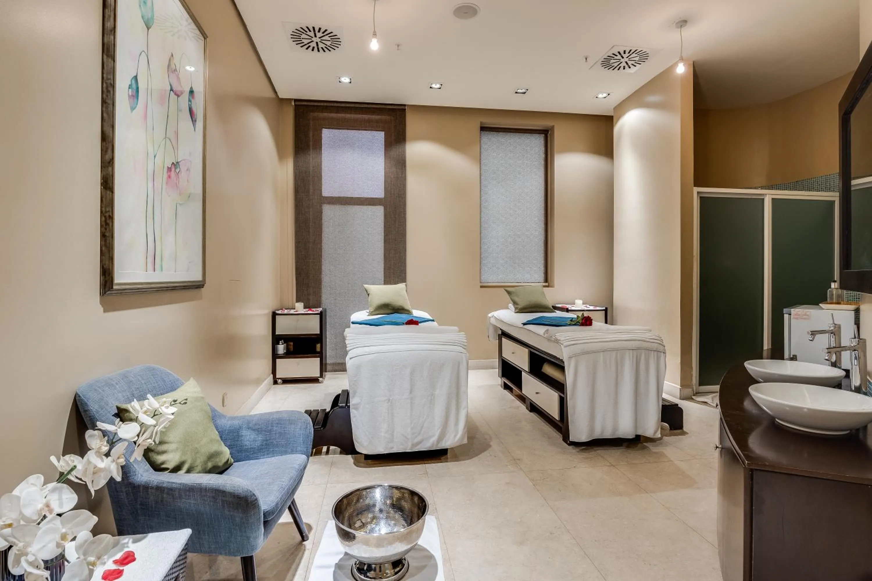 Spa and wellness centre/facilities, Bed in Radisson Blu Hotel & Convention Centre Kigali