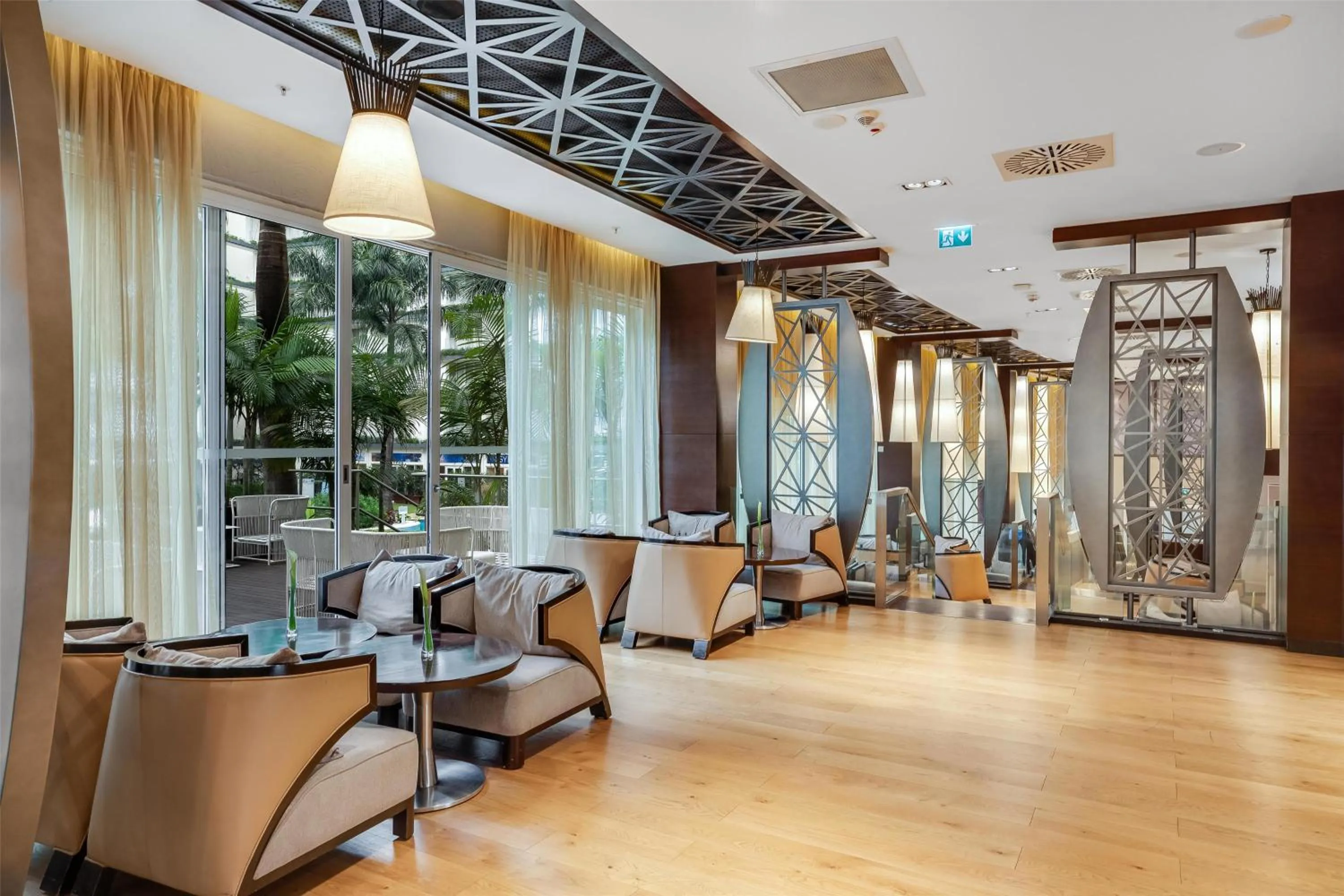 Lounge or bar in Radisson Blu Hotel & Convention Centre Kigali
