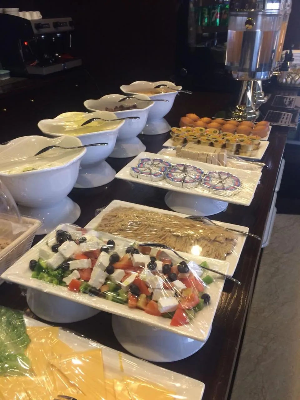 Buffet breakfast in Al Muhaidb Residence Al Dowally