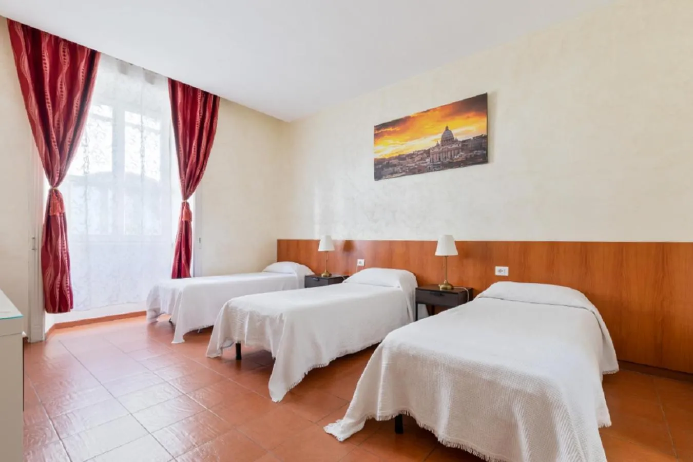 Photo of the whole room, Bed in Roma Enrico Guesthouse