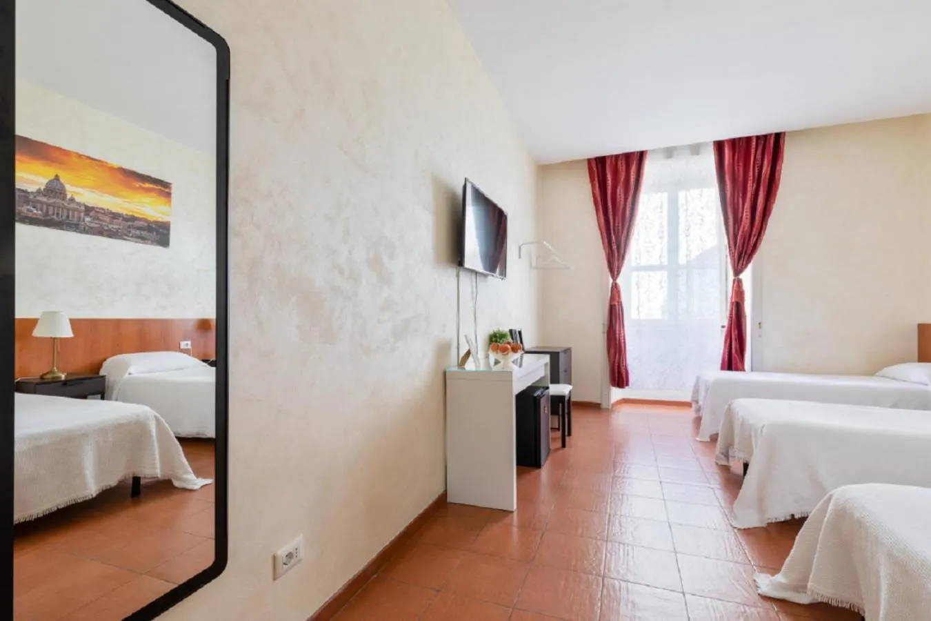 Photo of the whole room, Bed in Roma Enrico Guesthouse