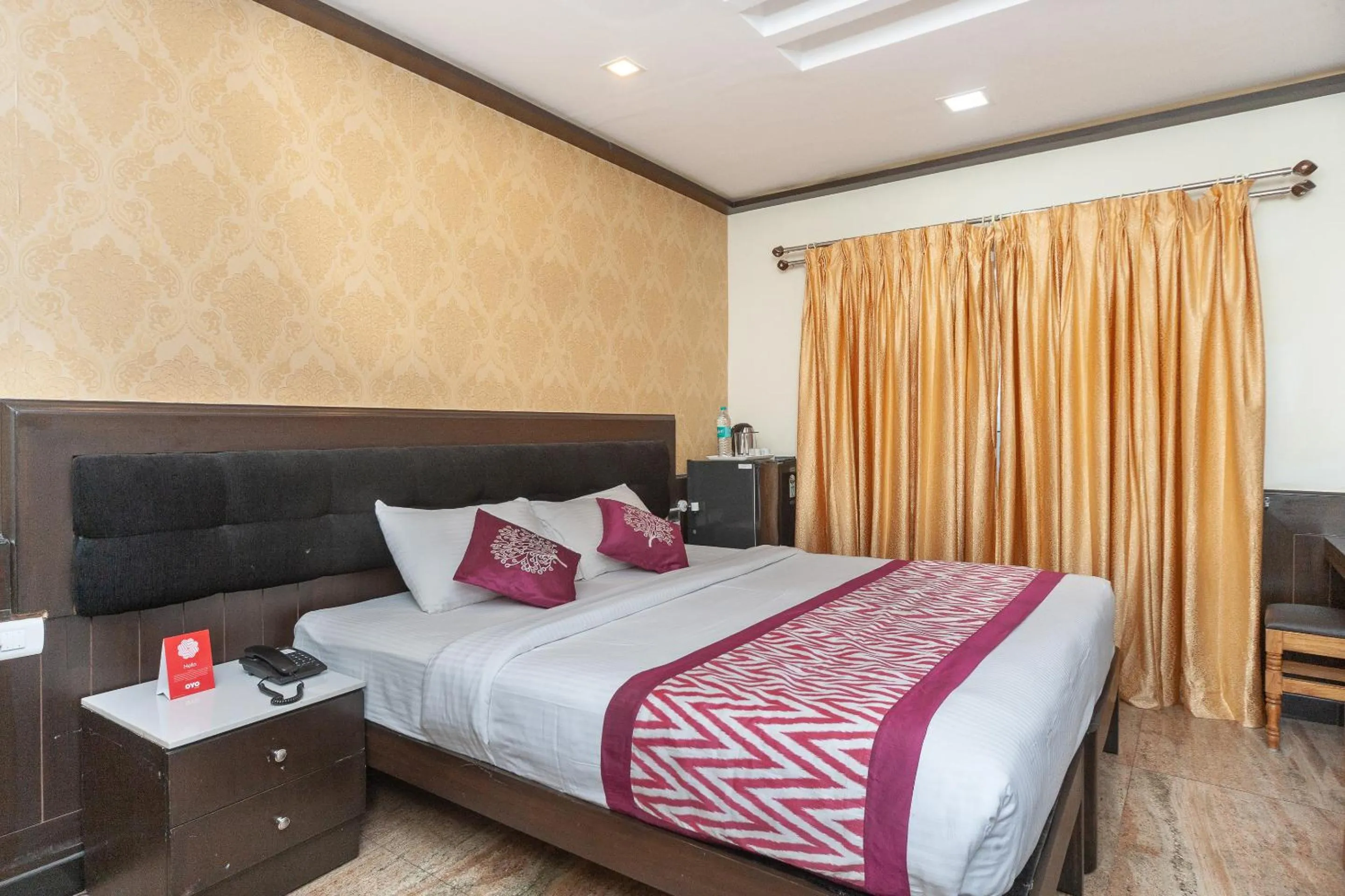 Bedroom, Bed in Hotel Sumi Palace