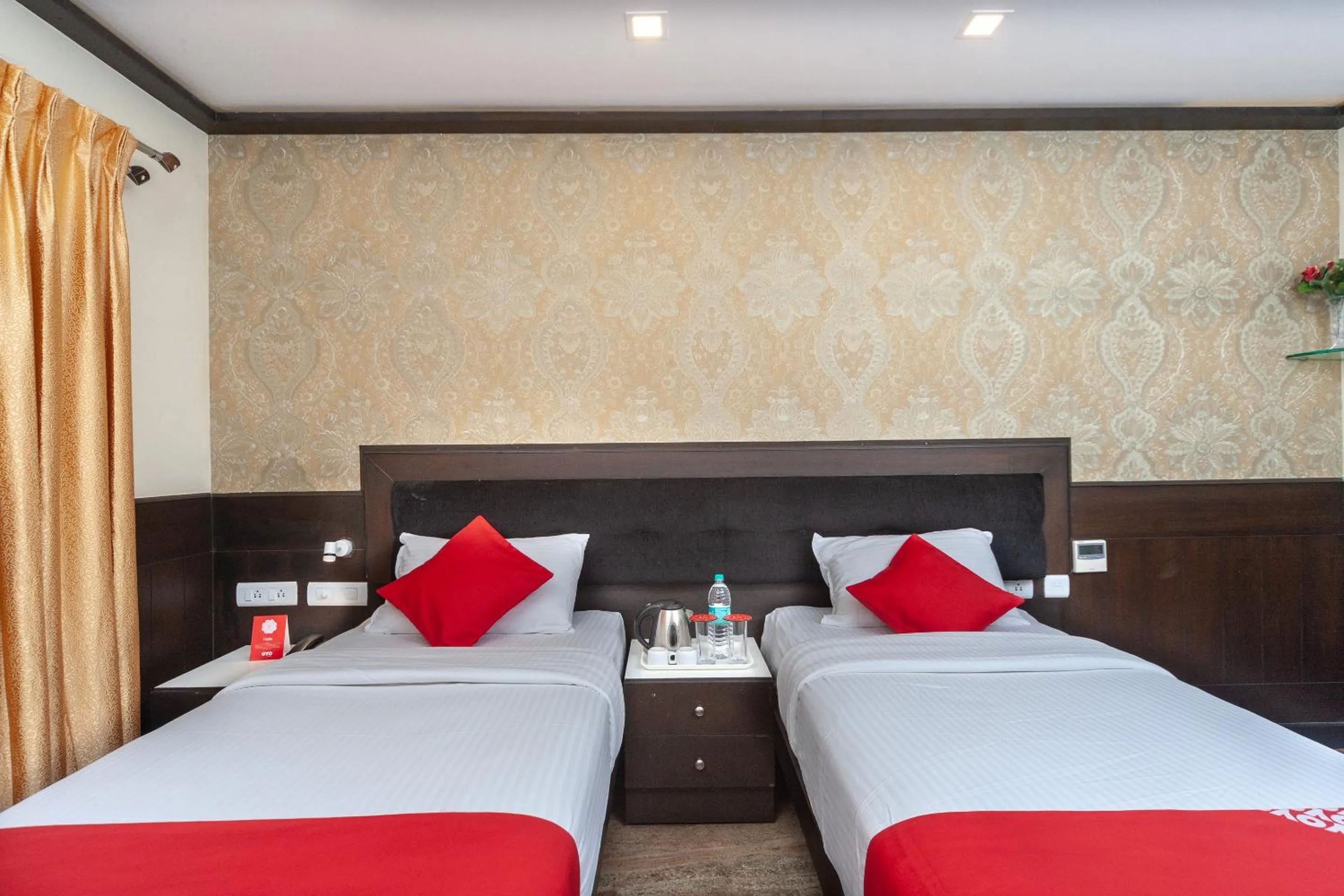 Bedroom, Bed in Hotel Sumi Palace