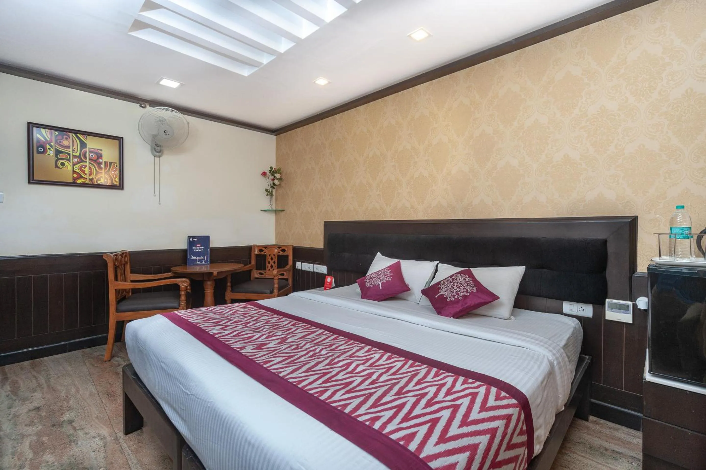 Bedroom, Bed in Hotel Sumi Palace