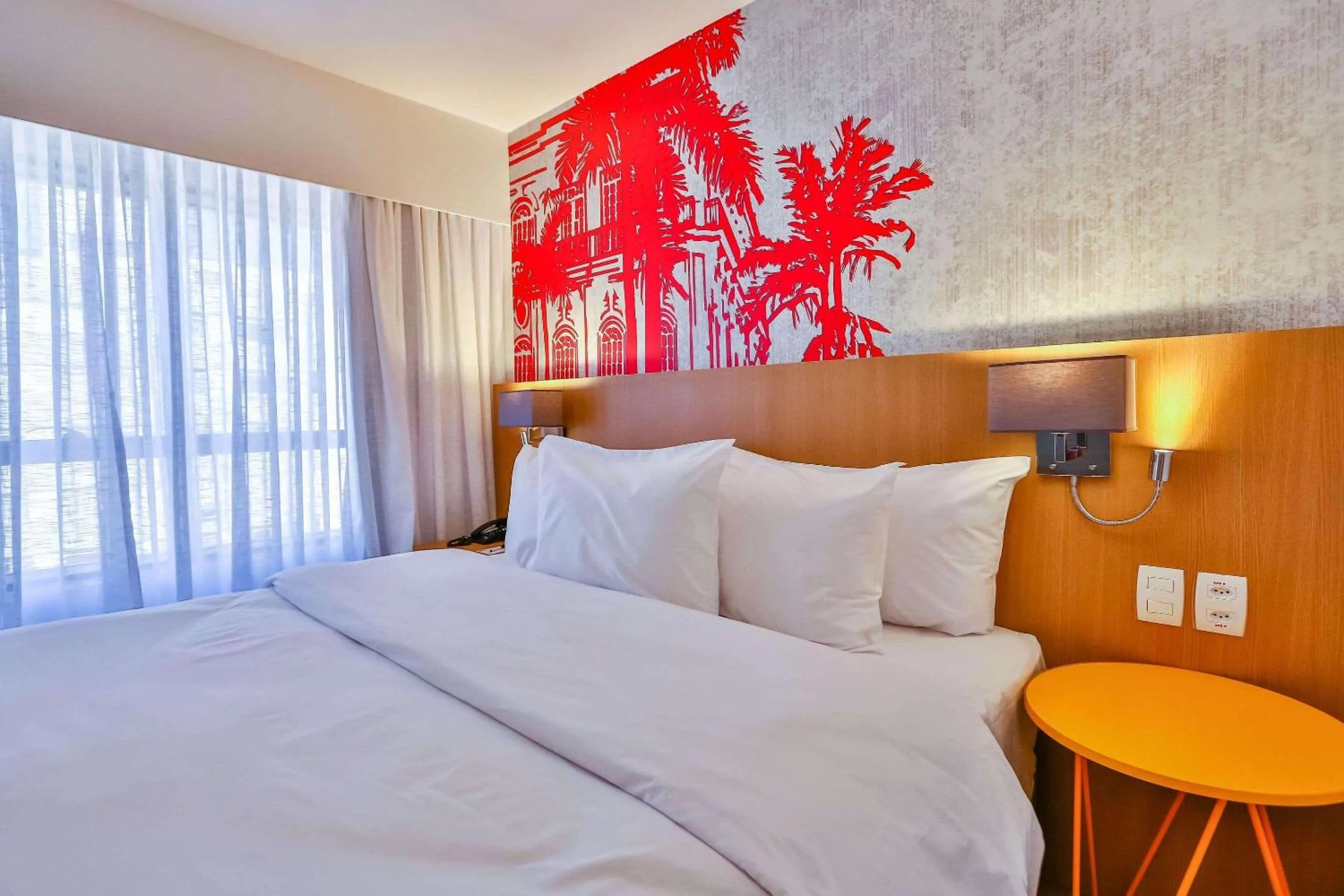 Bedroom, Bed in Radisson RED Campinas