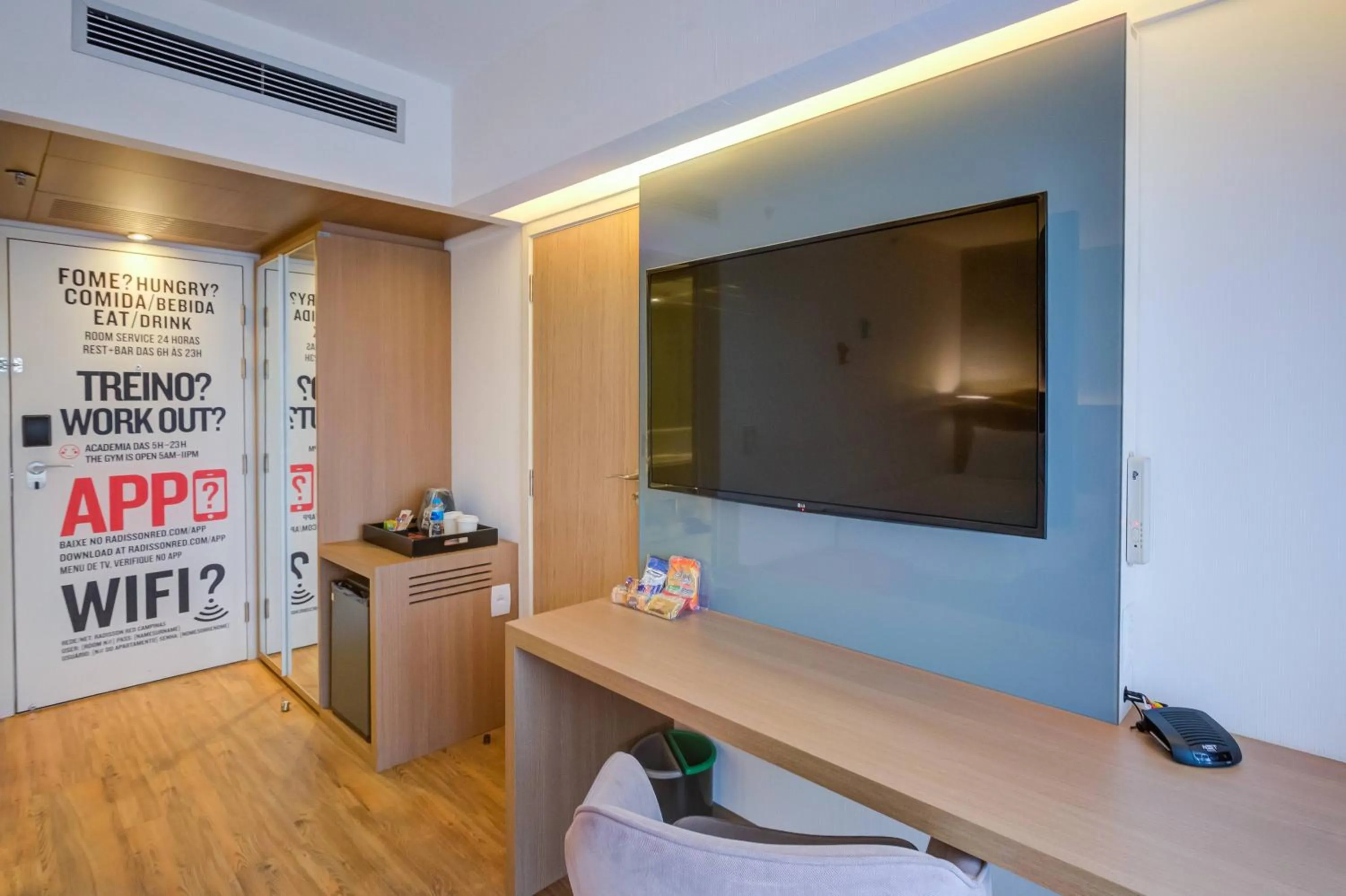 TV and multimedia in Radisson RED Campinas