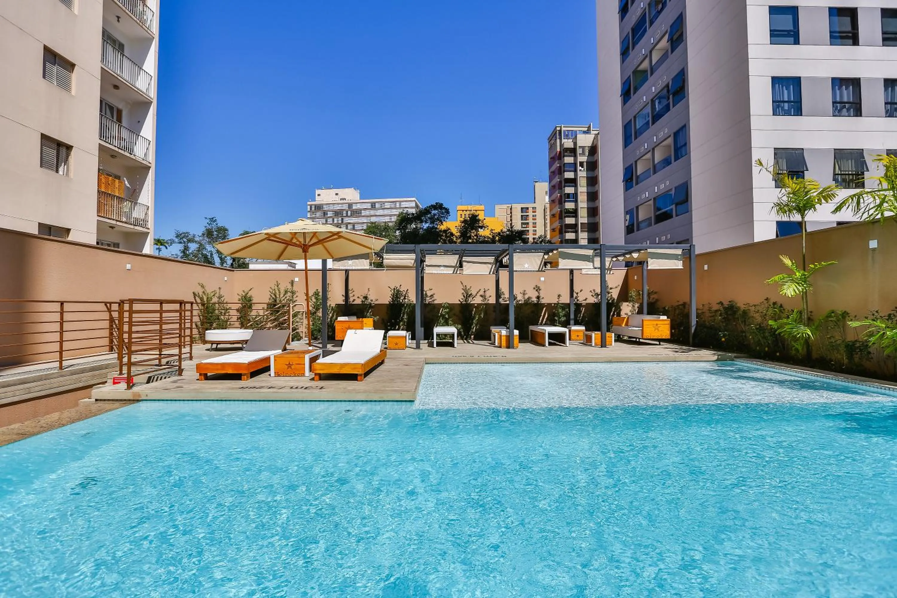 Food and drinks in Radisson RED Campinas