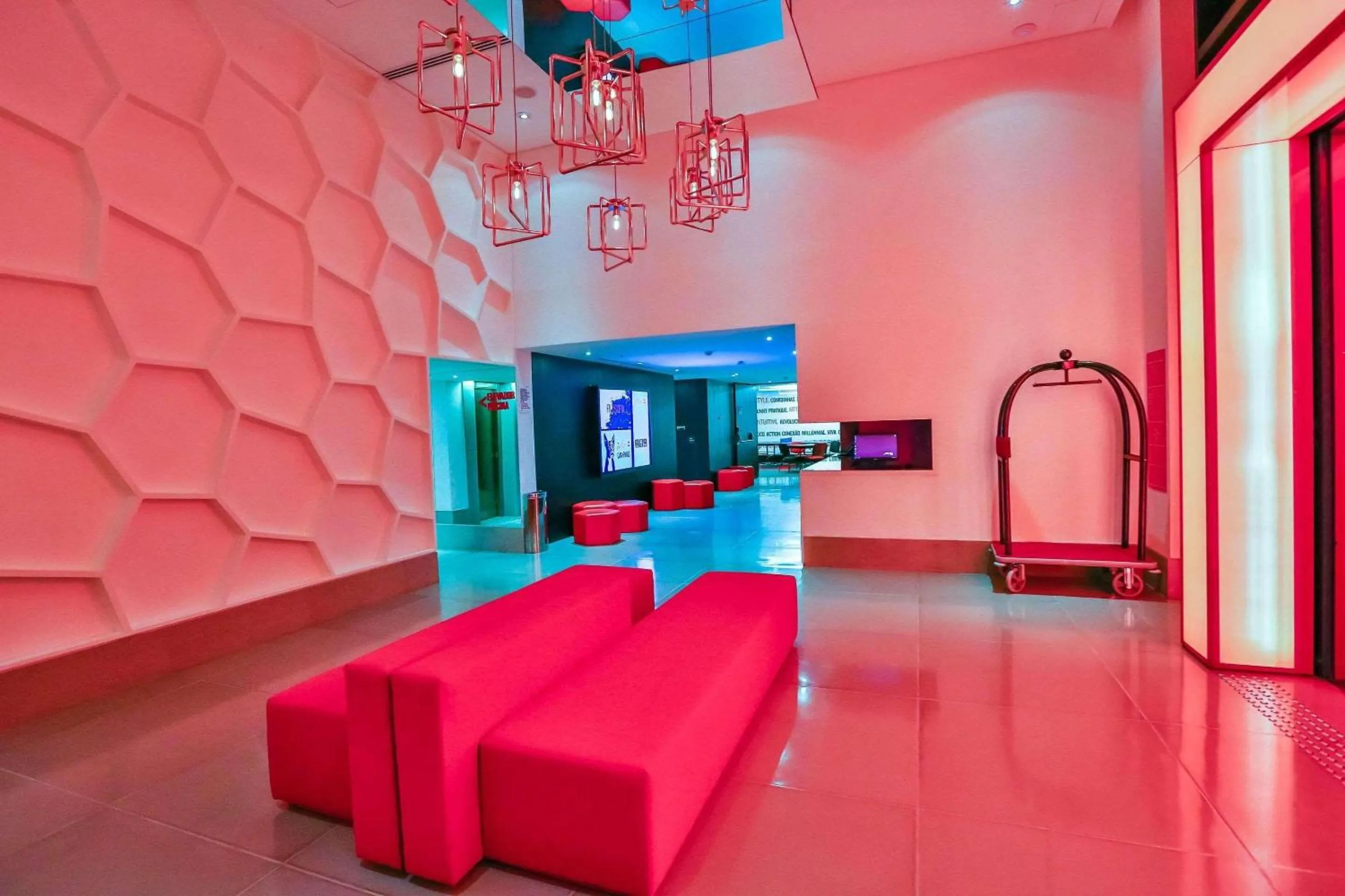 Lobby or reception in Radisson RED Campinas