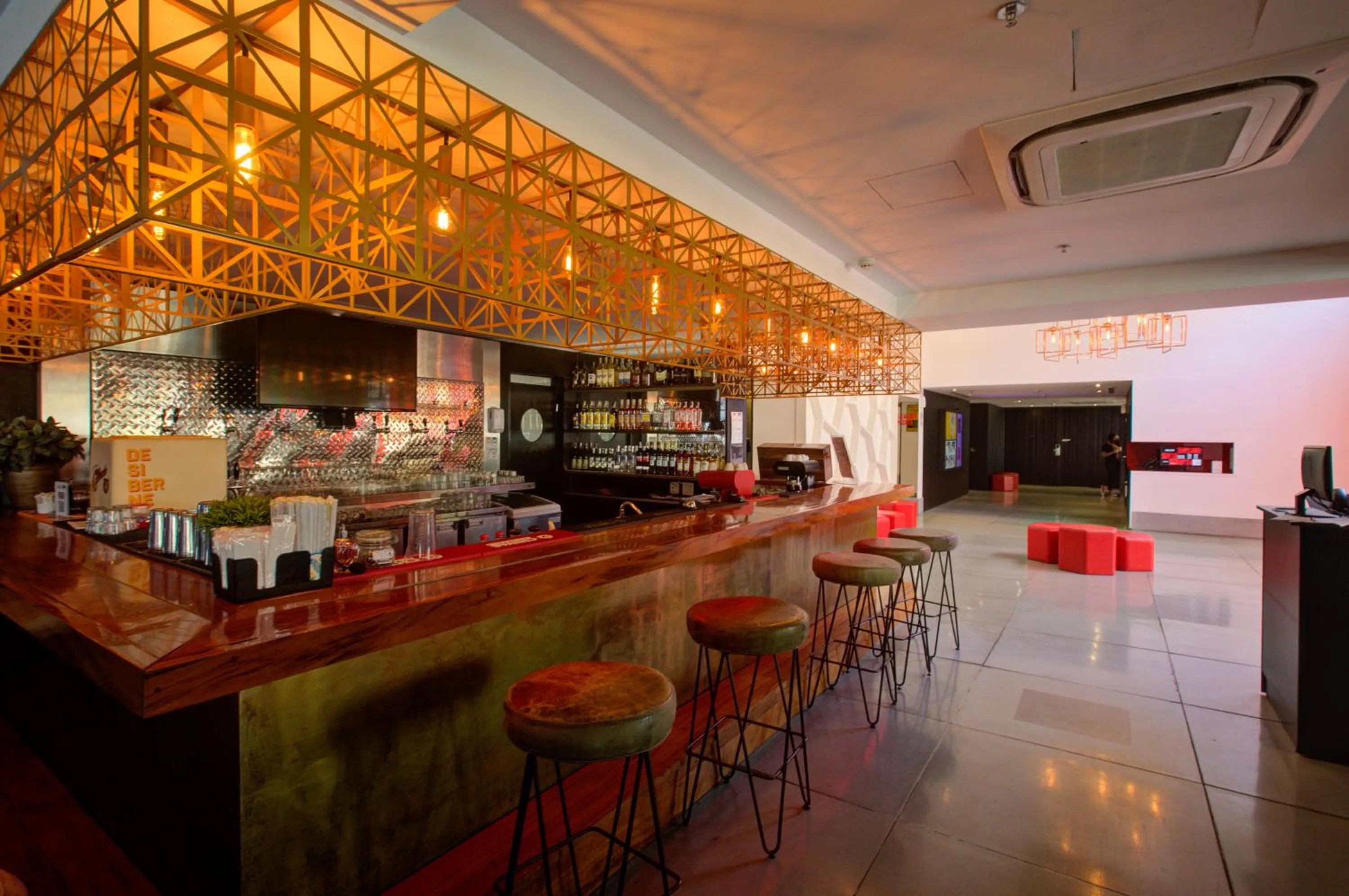 Restaurant/places to eat in Radisson RED Campinas