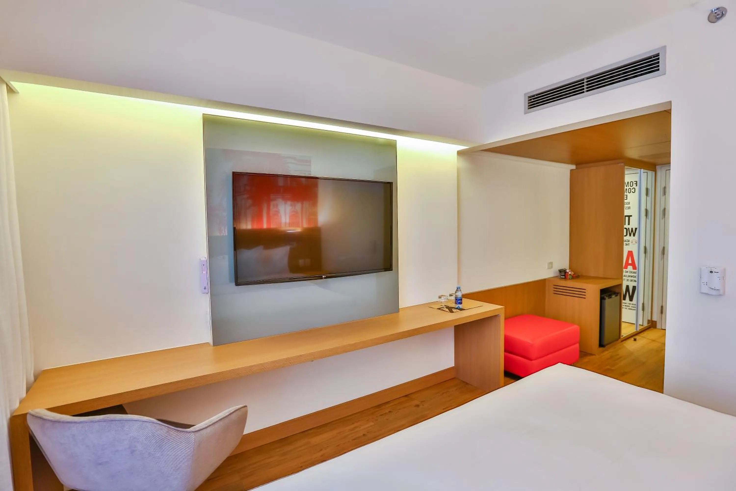 Bedroom, Bed in Radisson RED Campinas