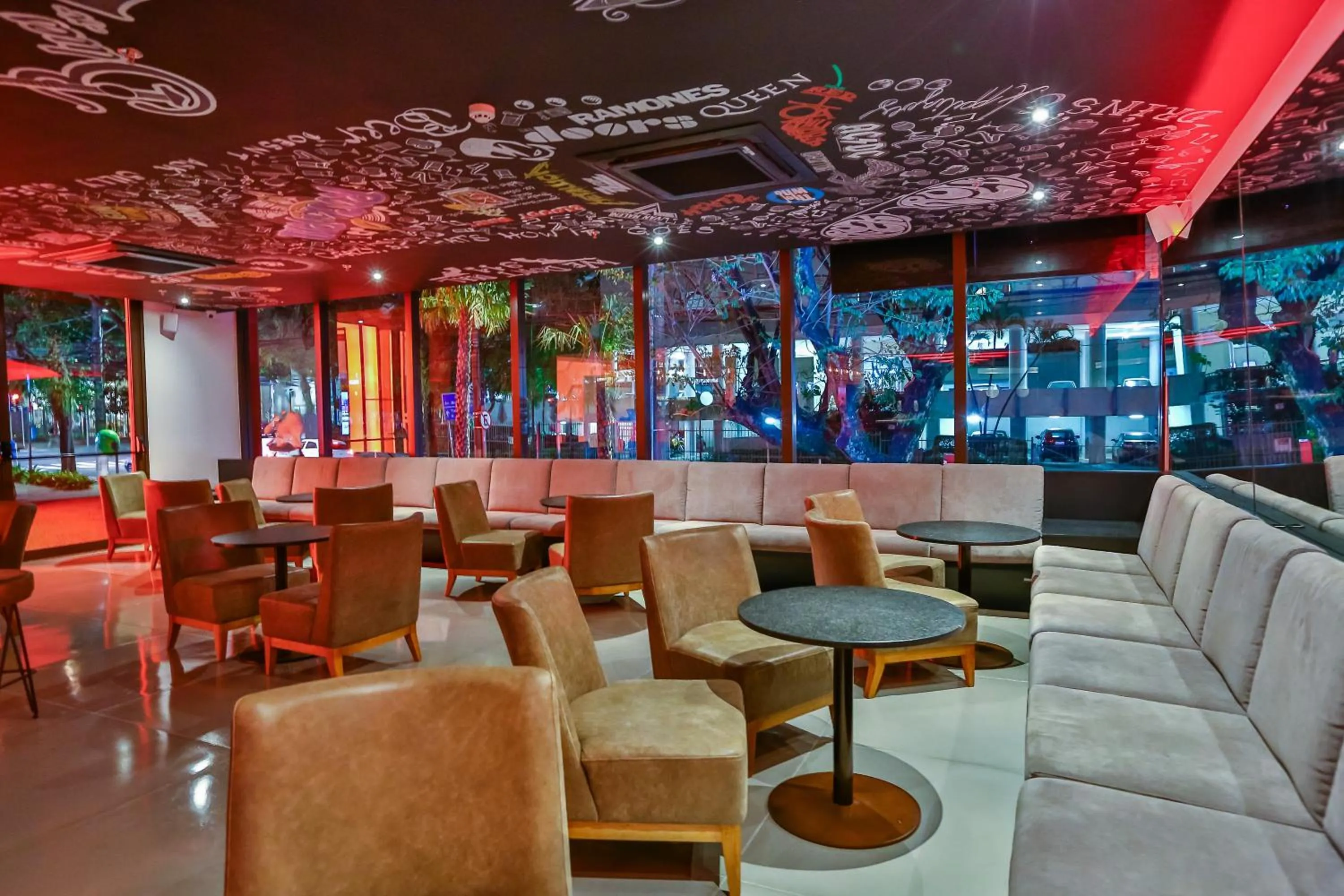 Restaurant/places to eat in Radisson RED Campinas