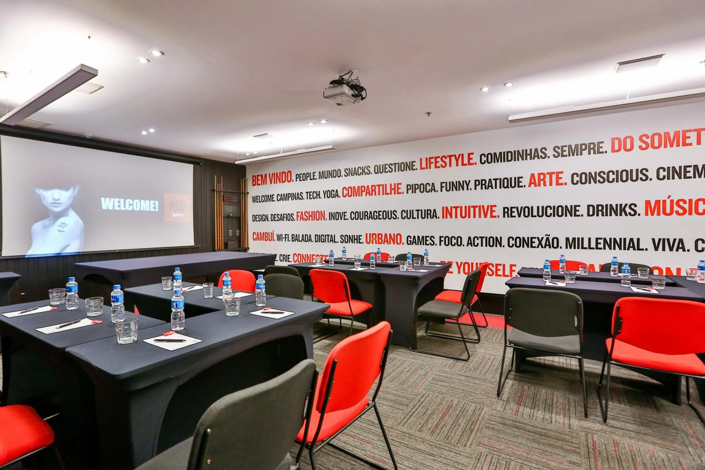 Meeting/conference room in Radisson RED Campinas