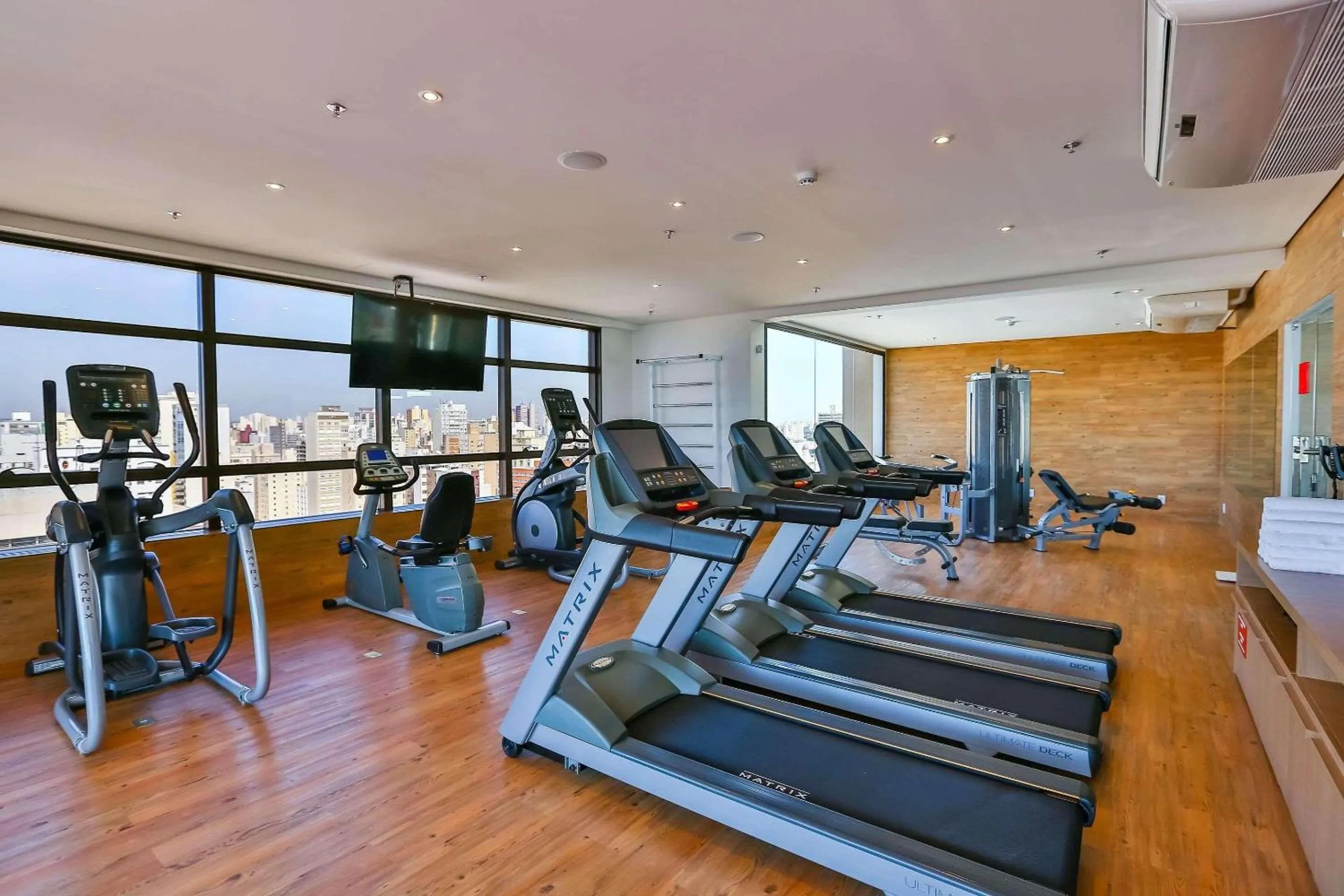 Fitness centre/facilities in Radisson RED Campinas