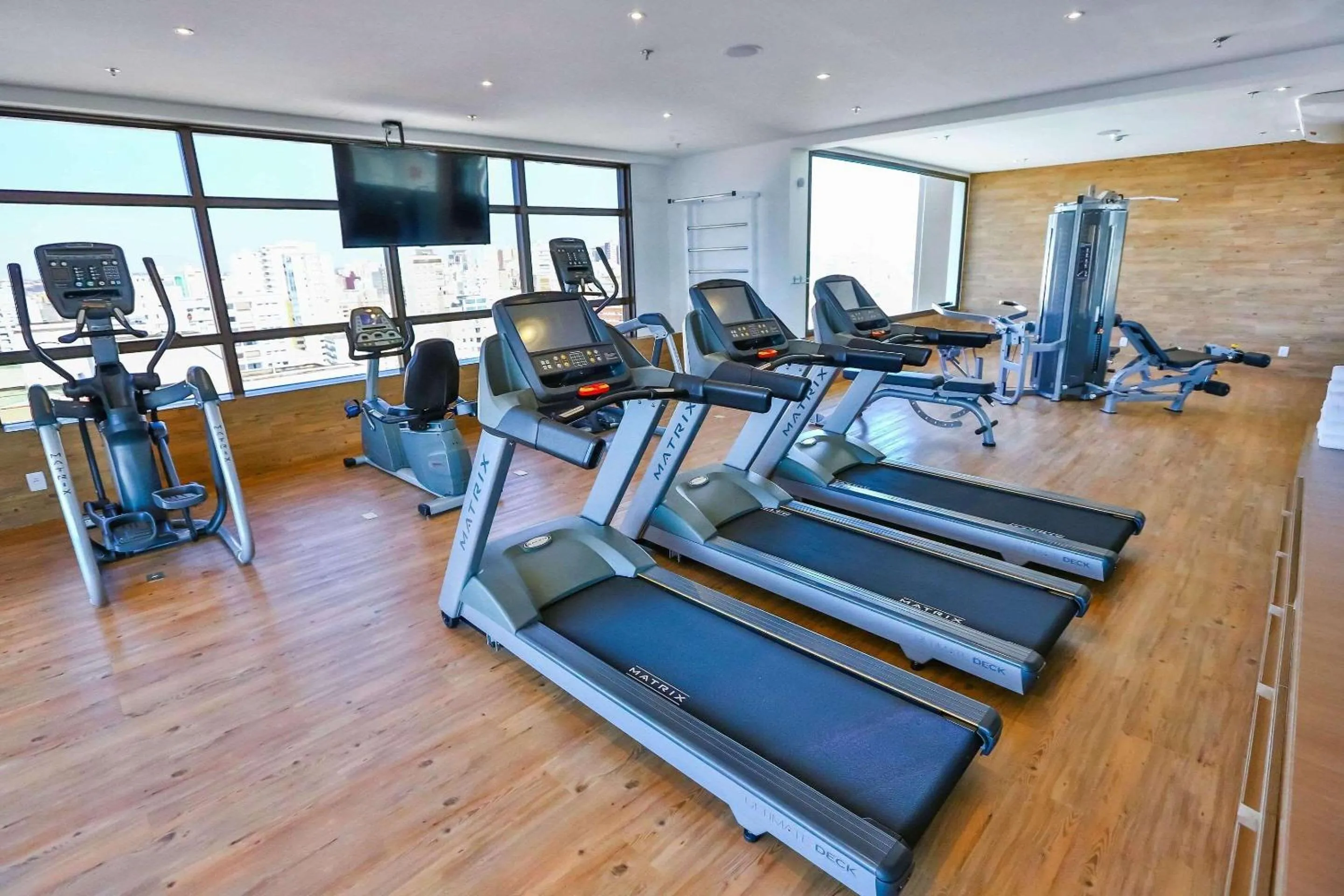 Fitness centre/facilities in Radisson RED Campinas