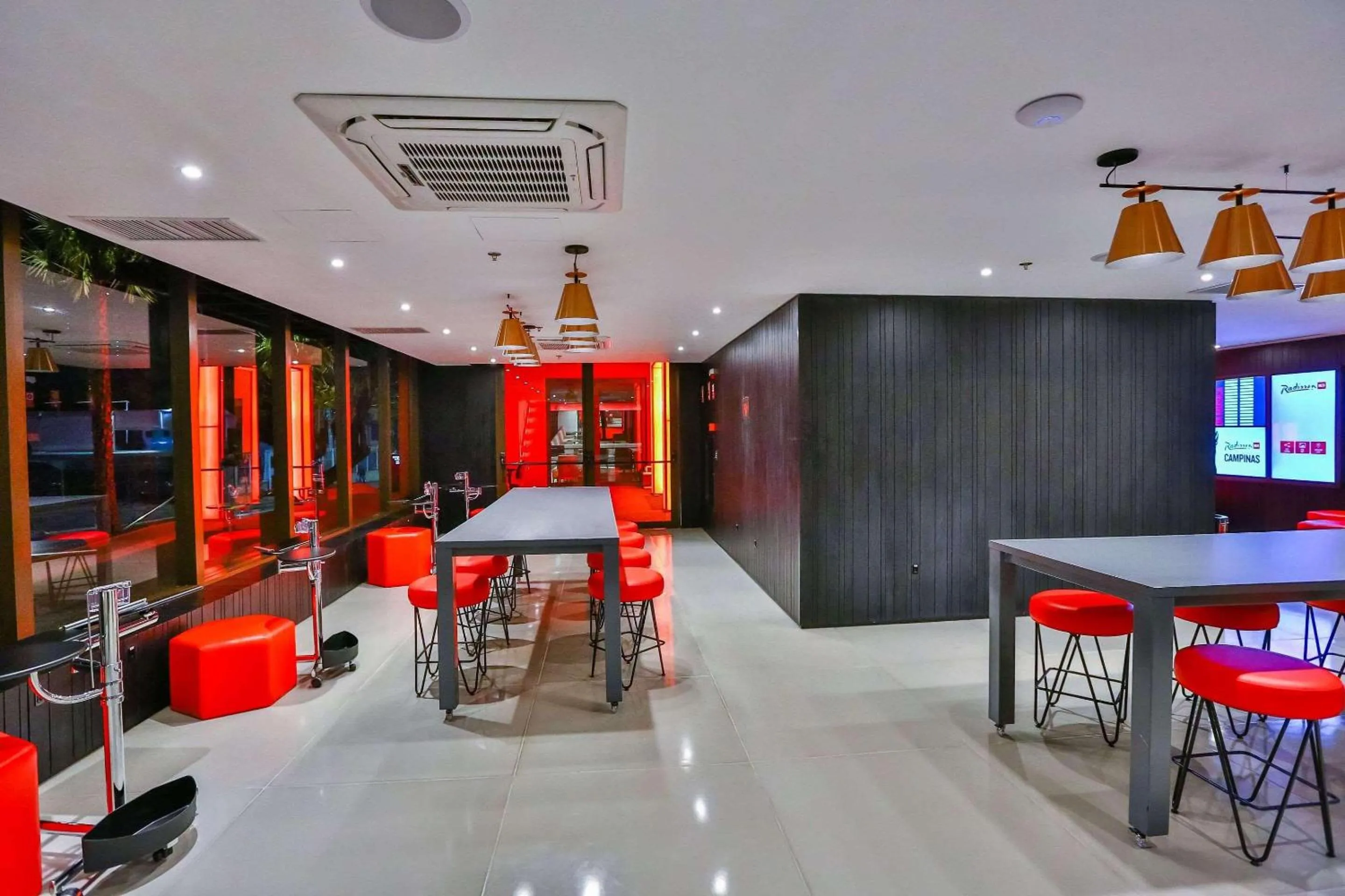 Meeting/conference room in Radisson RED Campinas