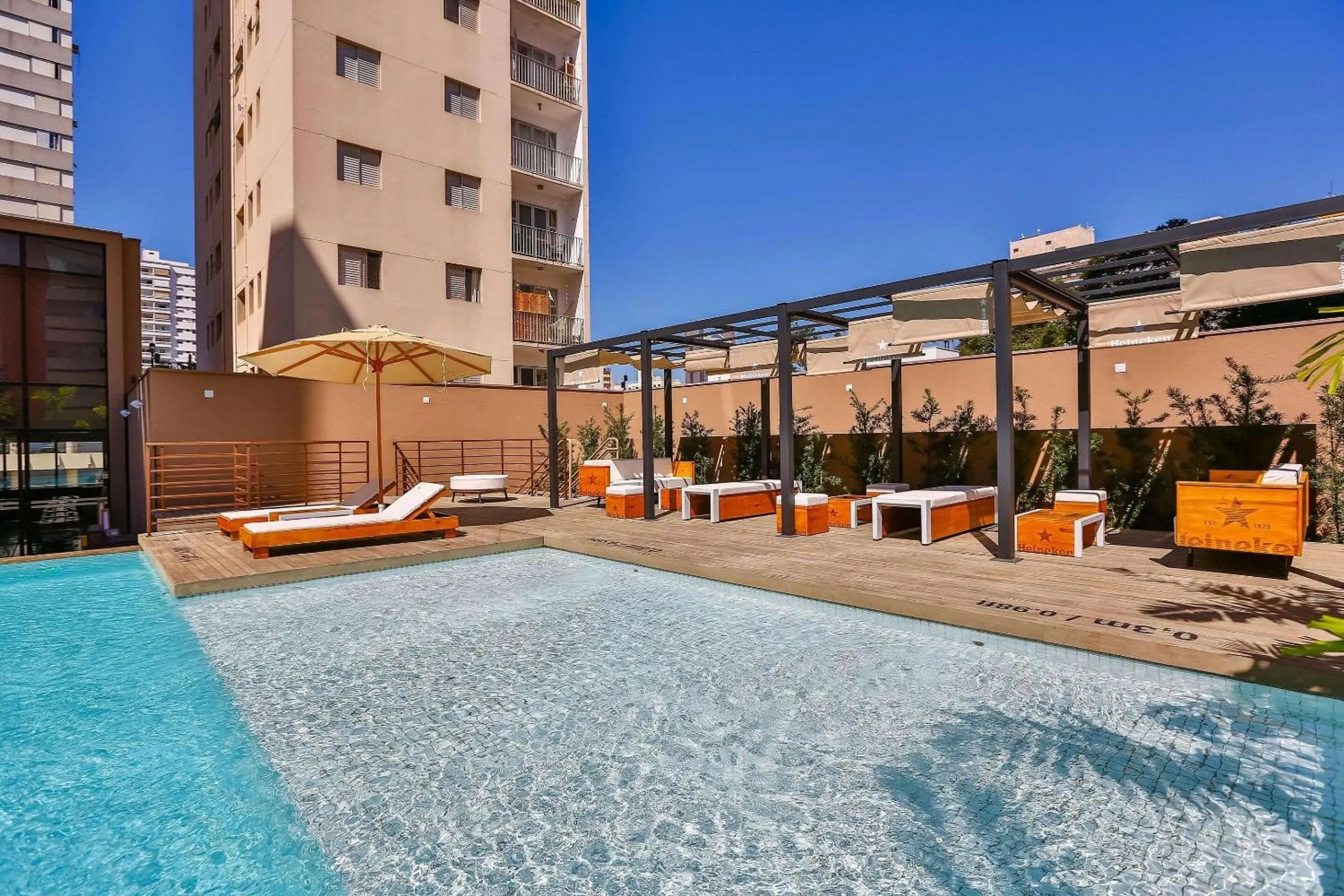 Swimming pool in Radisson RED Campinas