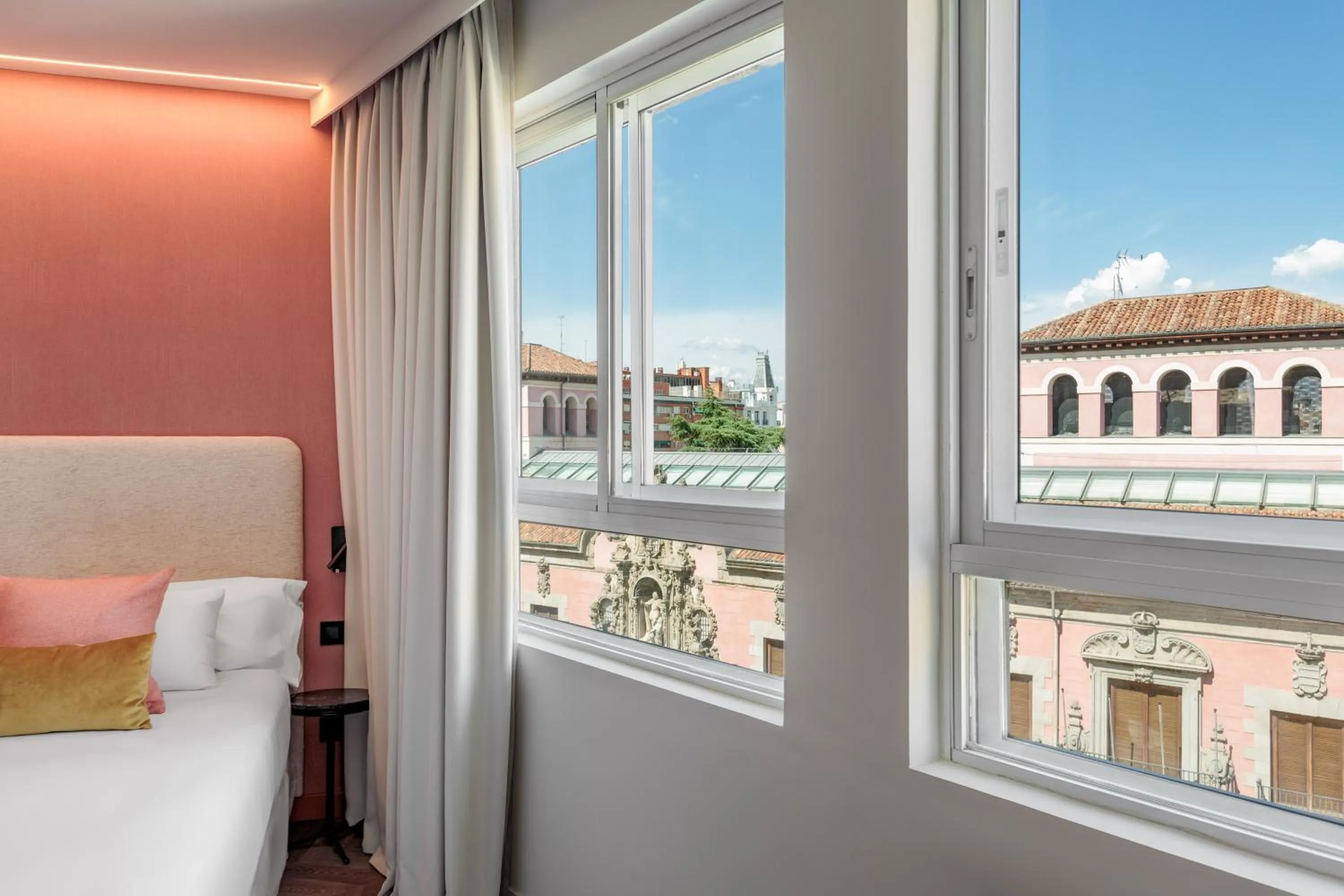 View (from property/room), Bed in Tribu Malasaña