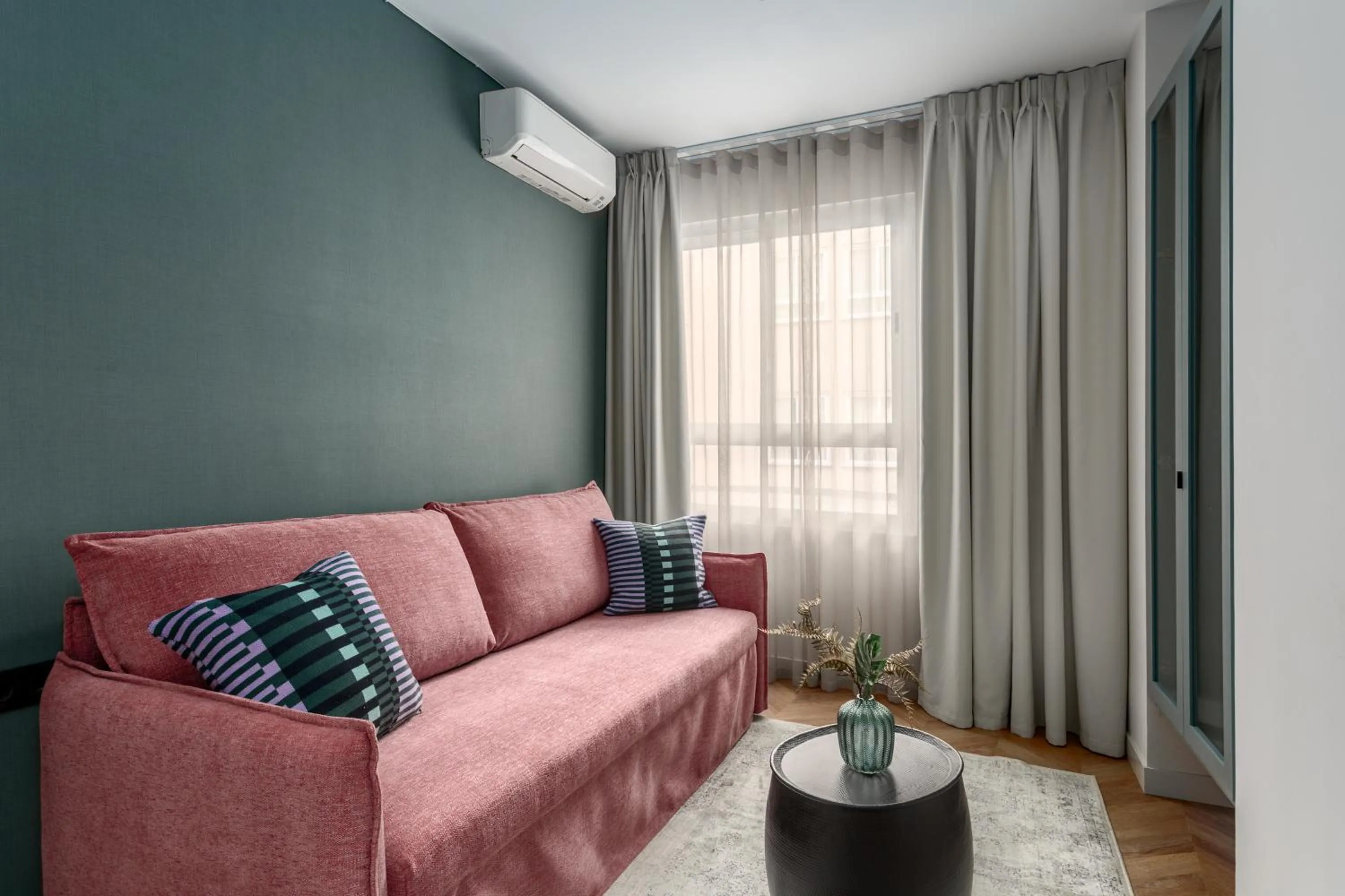 Photo of the whole room in Tribu Malasaña