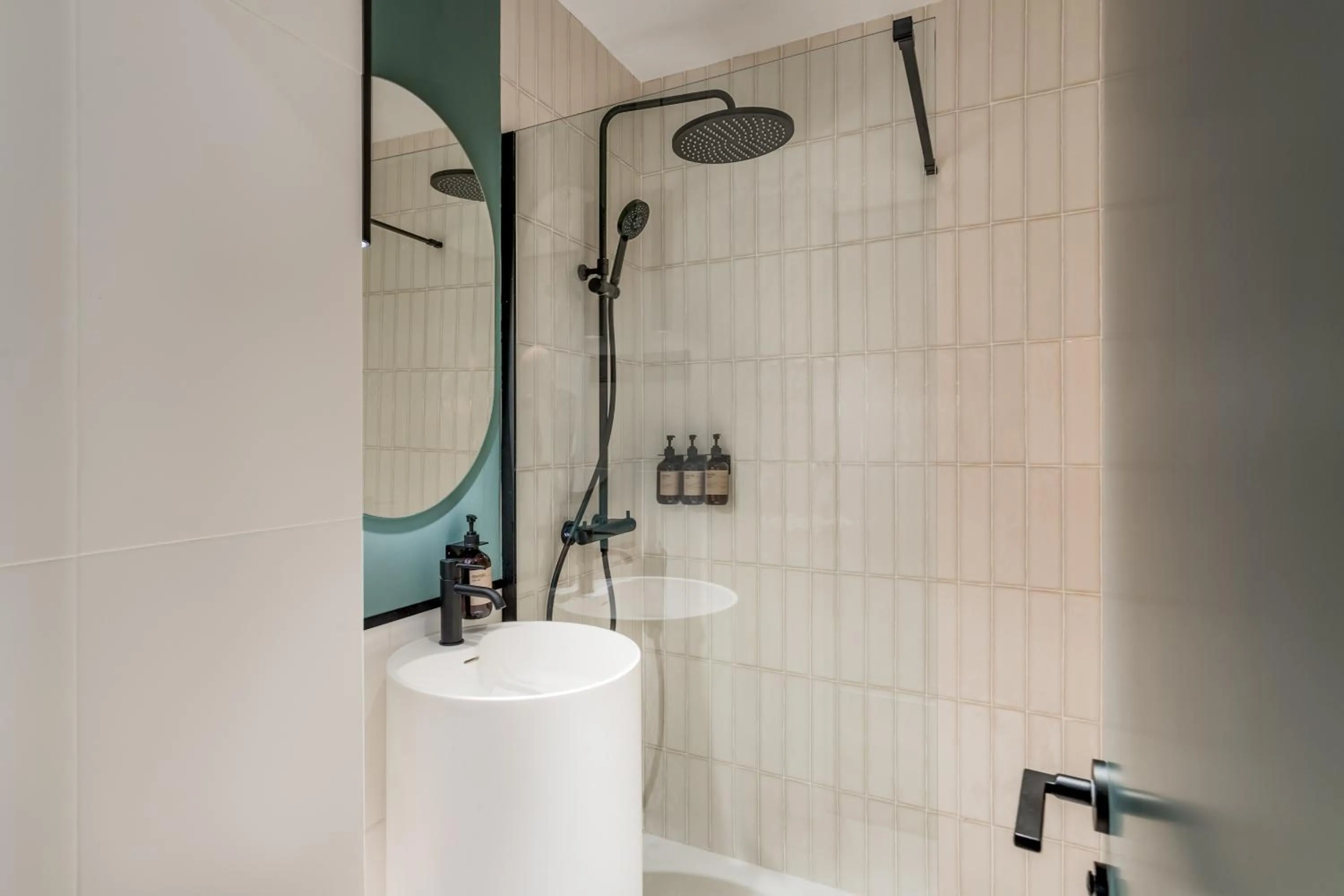 Shower in Tribu Malasaña