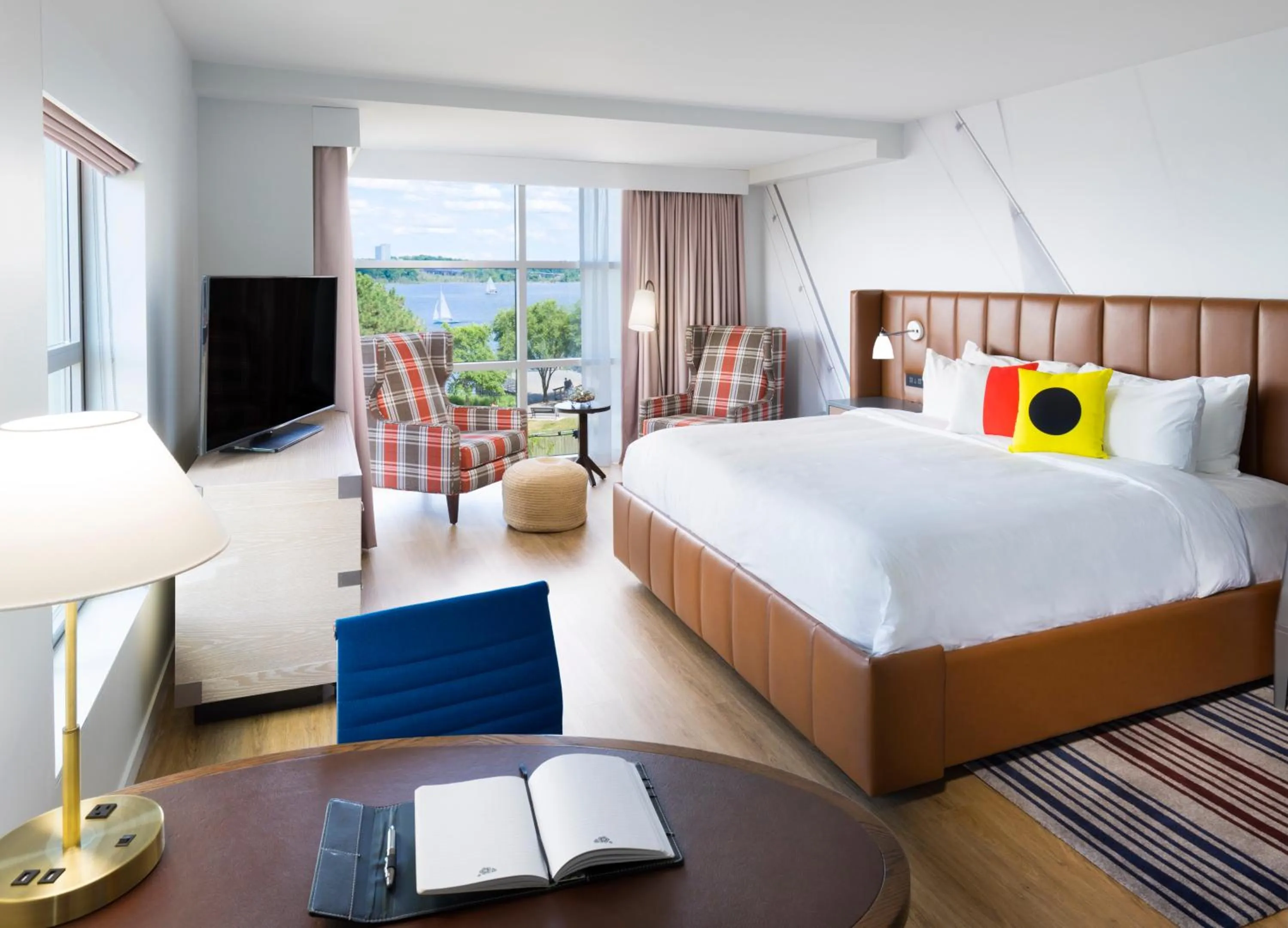 Photo of the whole room, Bed in Hotel Indigo Old Town Alexandria by IHG