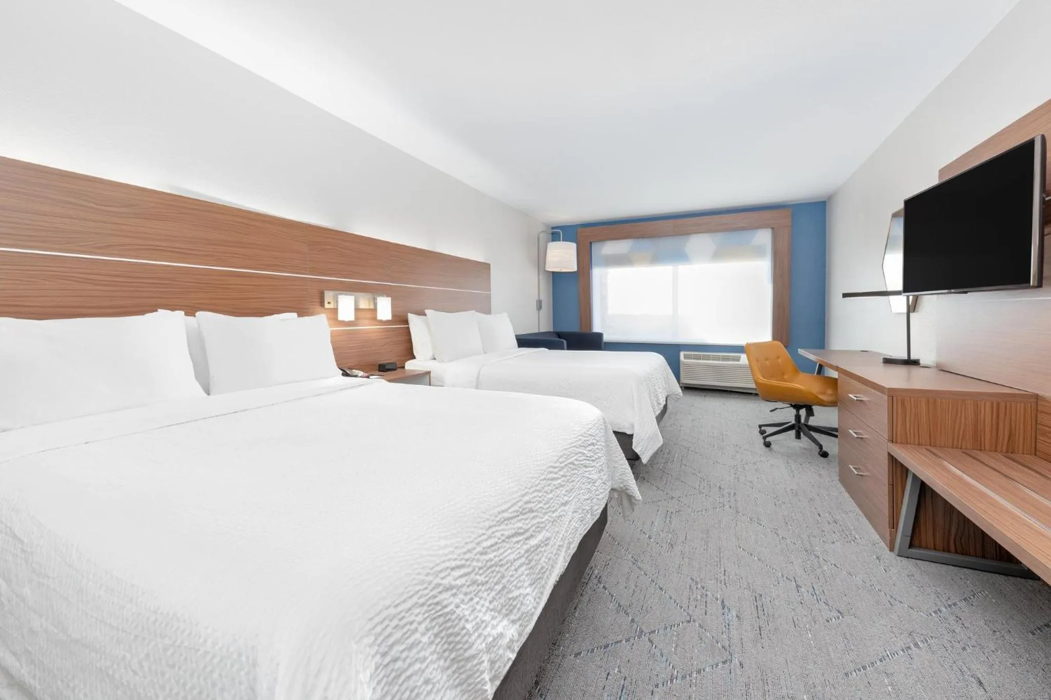 Photo of the whole room, Bed in Holiday Inn Express & Suites Moore by IHG