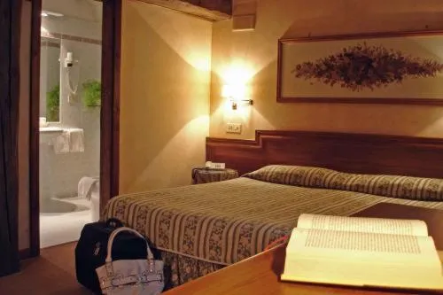 Bedroom, Bed in Hotel L'Ultimo Mulino