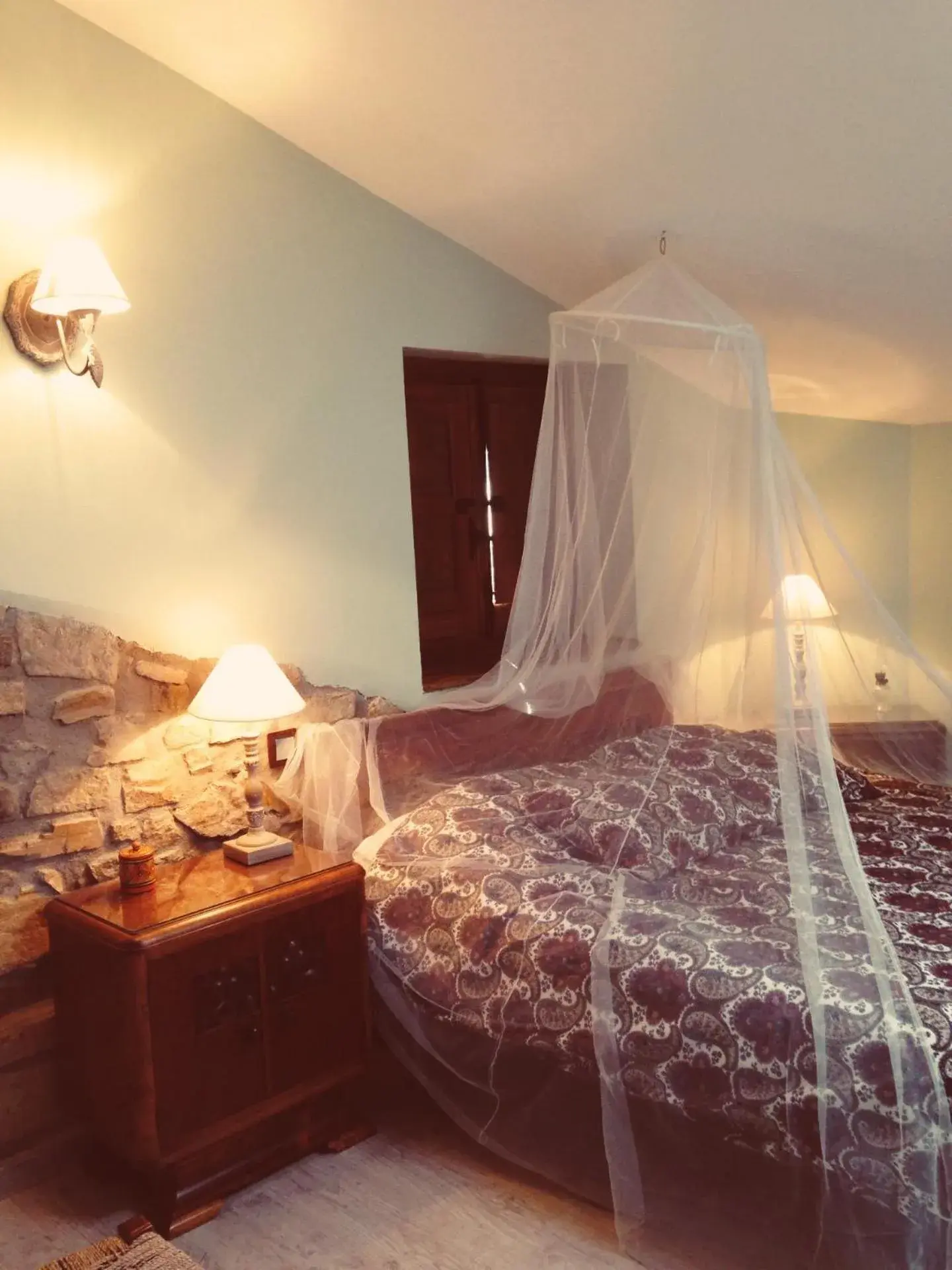 Queen Room with Spa Bath - single occupancy in Ana de las Tejas Azules Queen Room with Spa Bath - single occupancy in Ana de las Tejas Azules