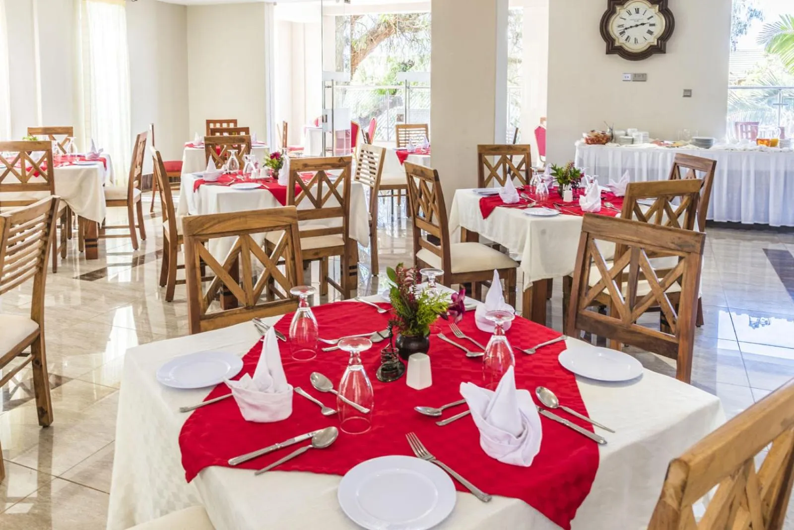 Restaurant/places to eat in Three Steers Hotel