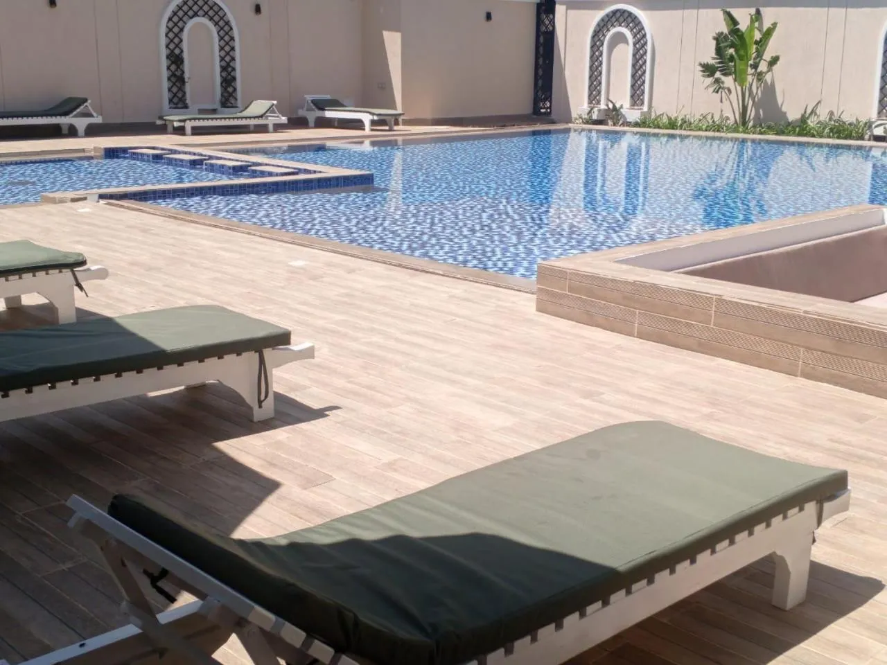 Swimming pool in Three Steers Hotel