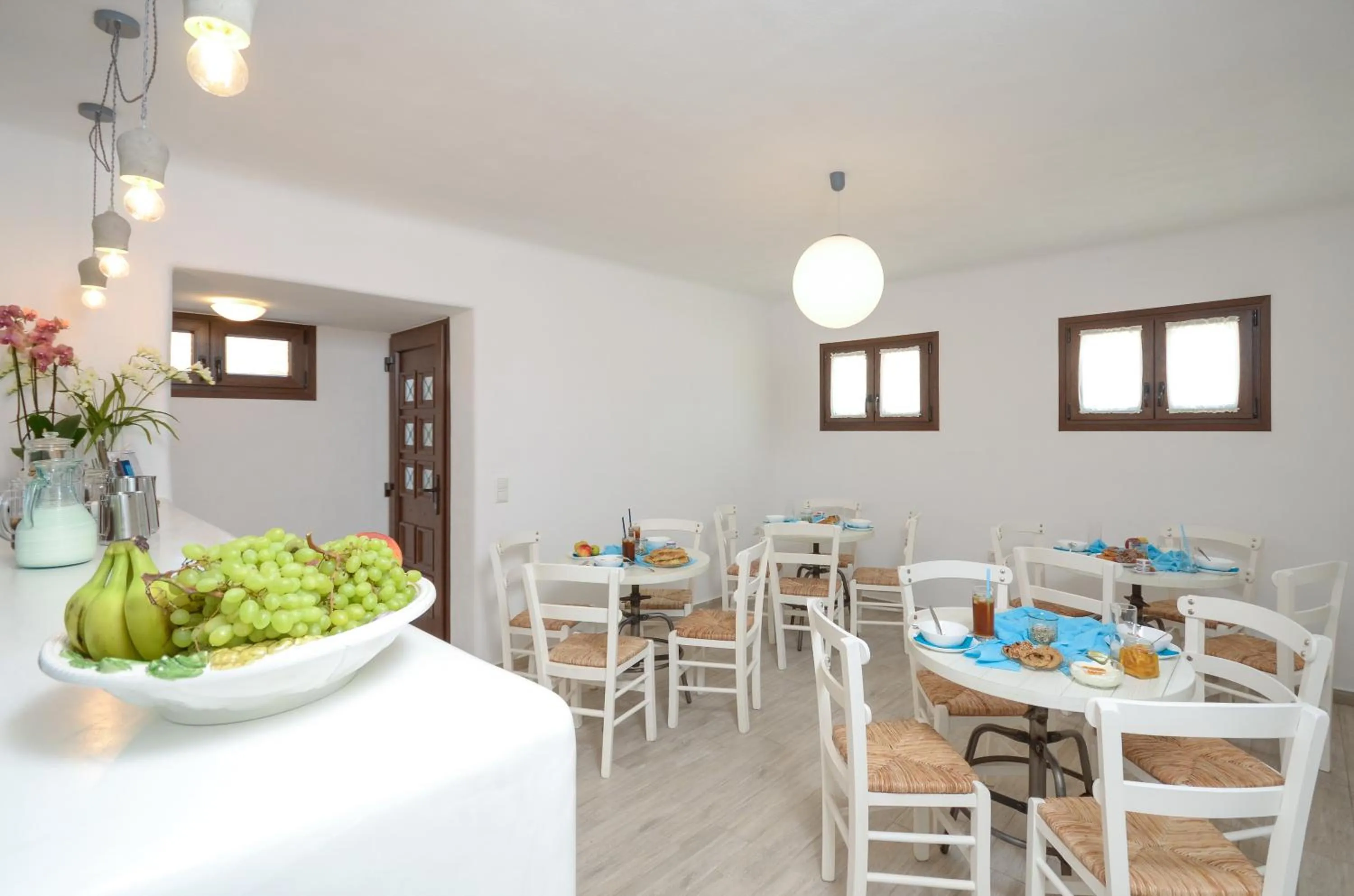 Communal lounge/ TV room in Villa Kastraki