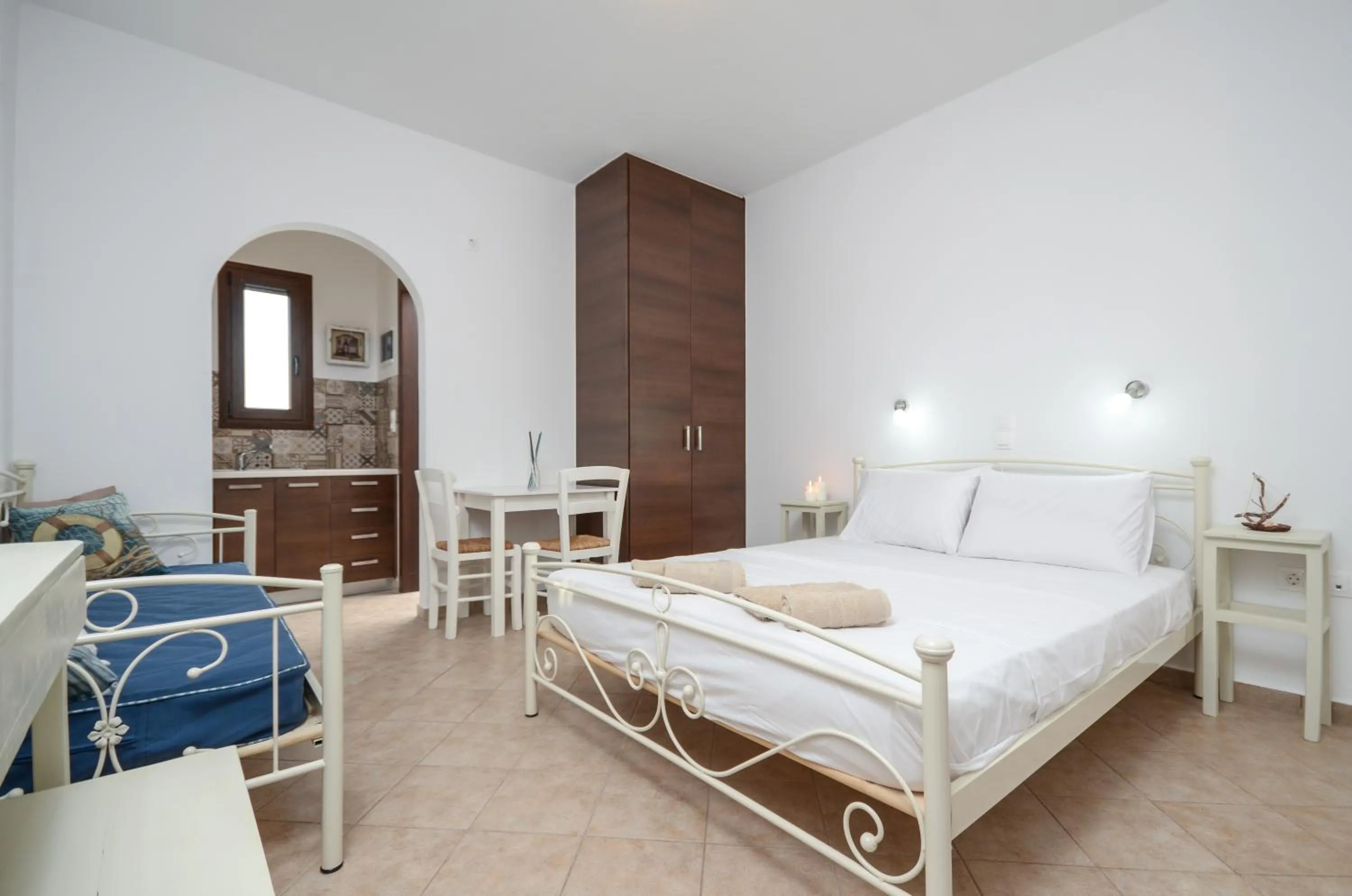 Photo of the whole room, Bed in Villa Kastraki