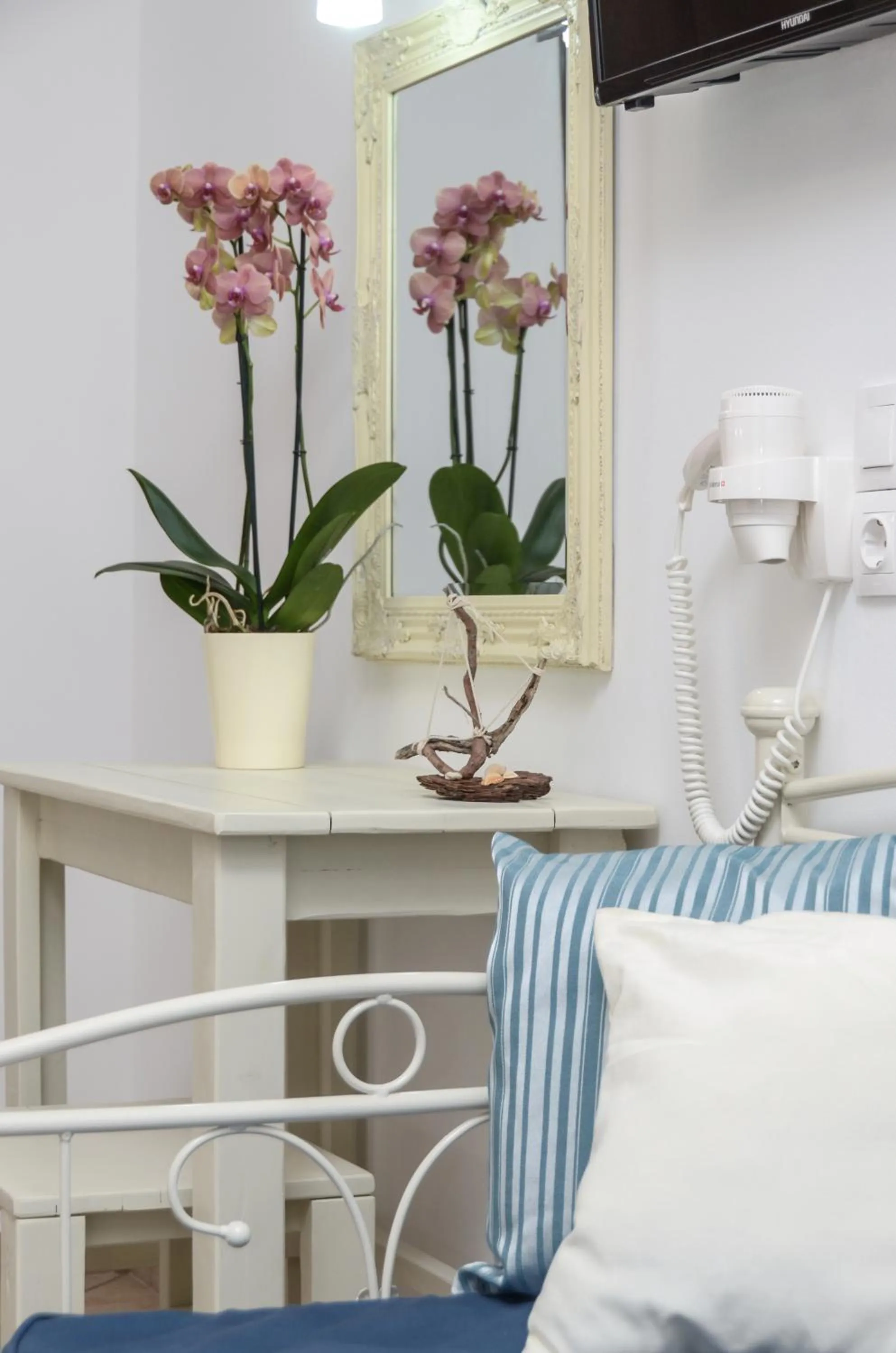 Photo of the whole room, Bed in Villa Kastraki