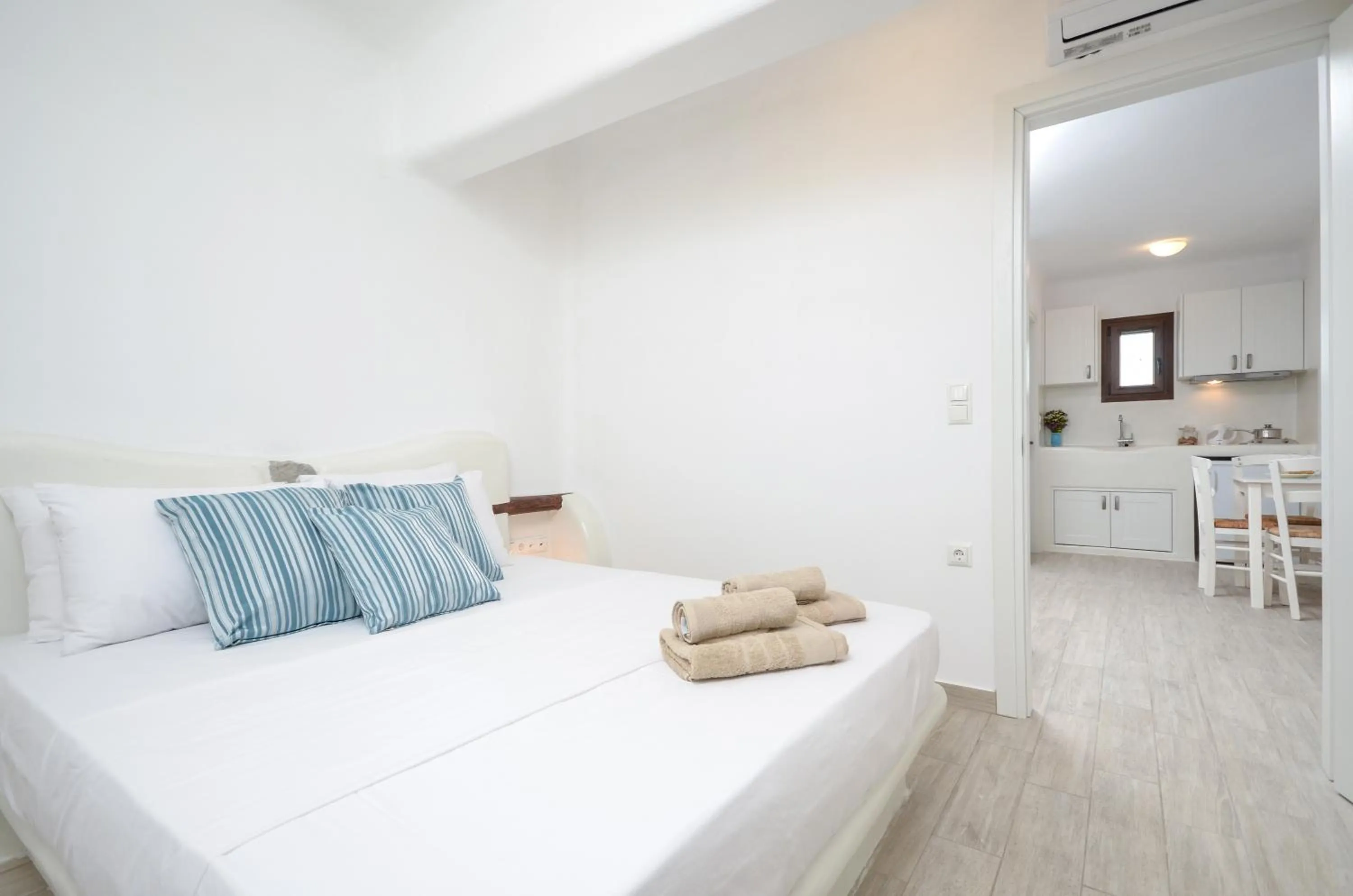 Photo of the whole room, Bed in Villa Kastraki