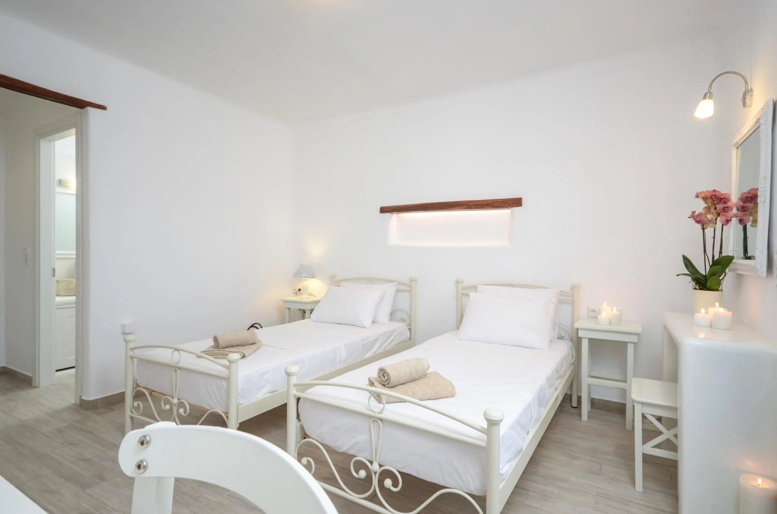 Photo of the whole room, Bed in Villa Kastraki