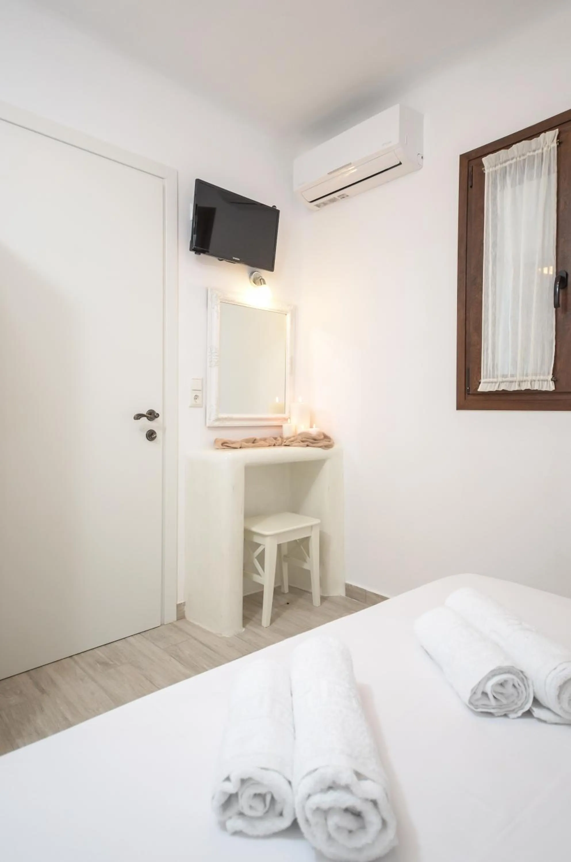 Photo of the whole room, Bed in Villa Kastraki