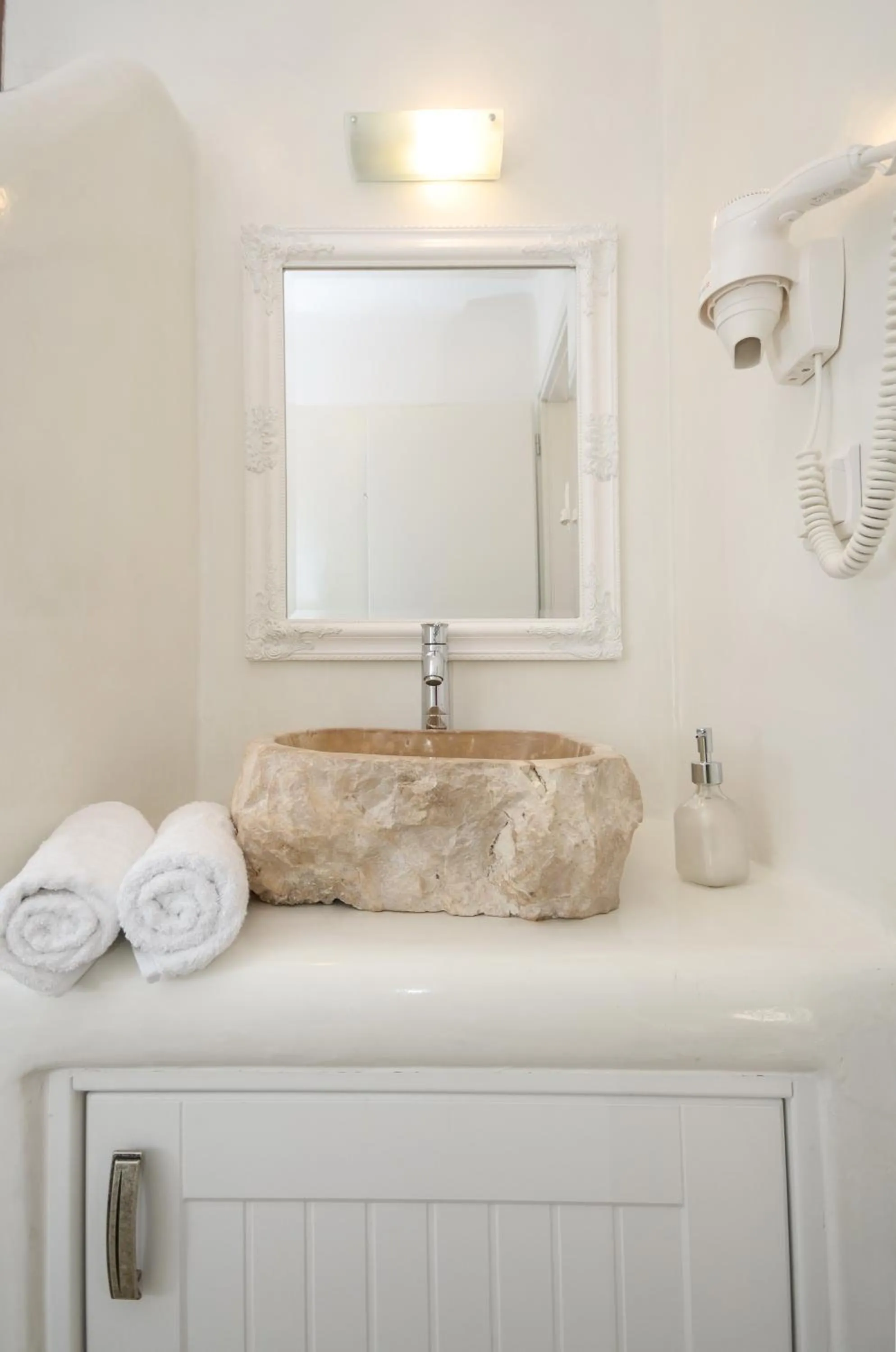 Photo of the whole room in Villa Kastraki