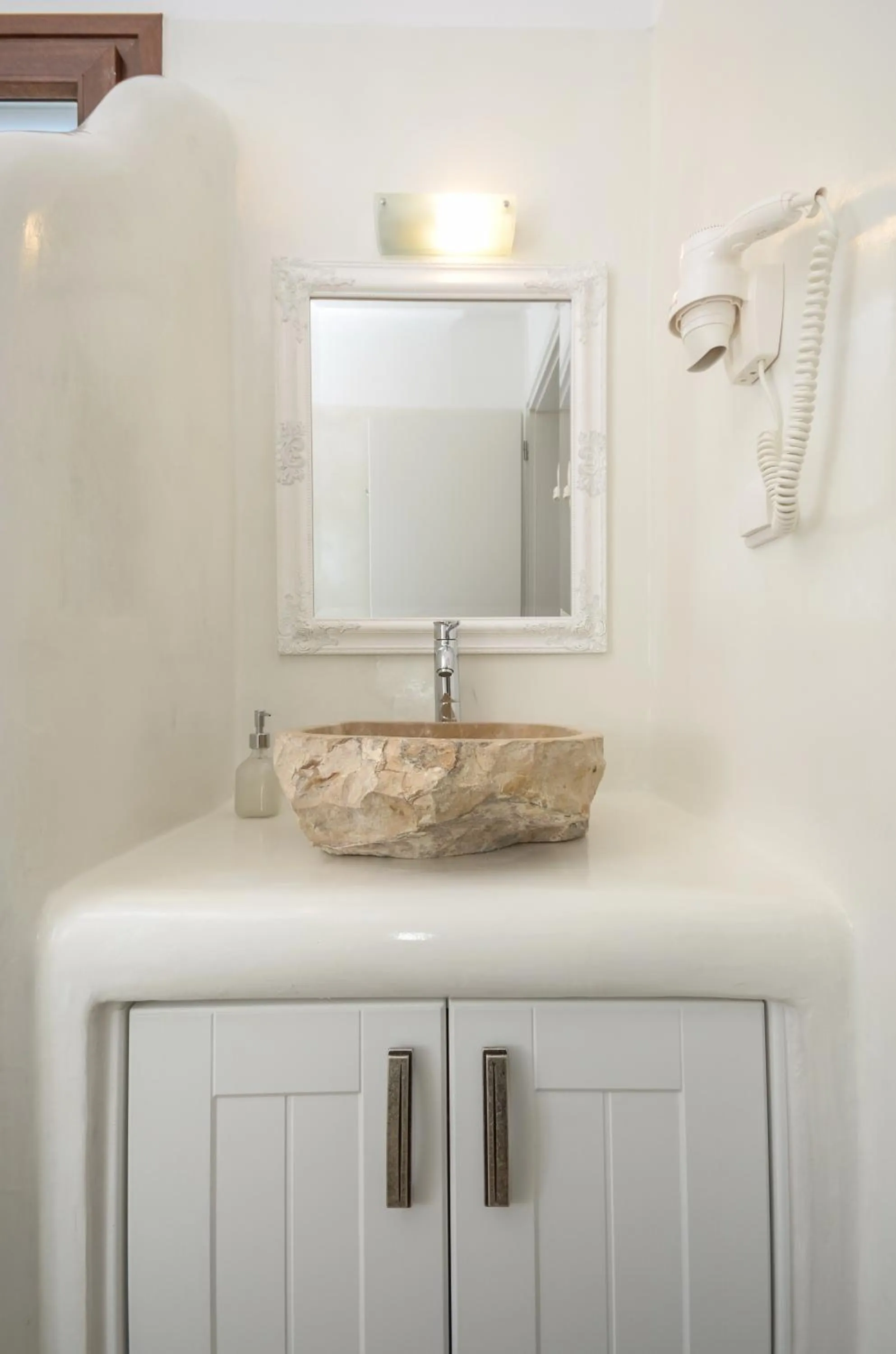 Decorative detail in Villa Kastraki