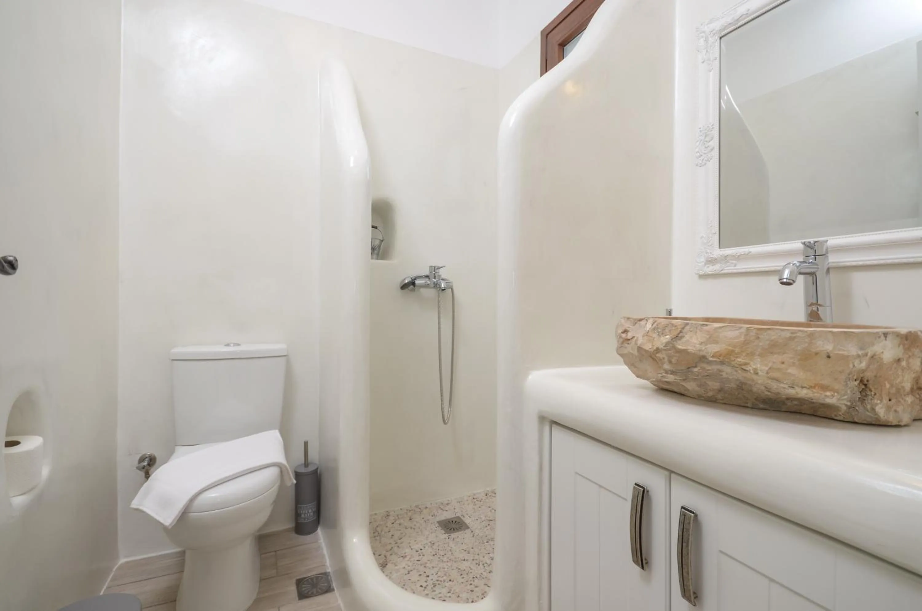 Shower in Villa Kastraki