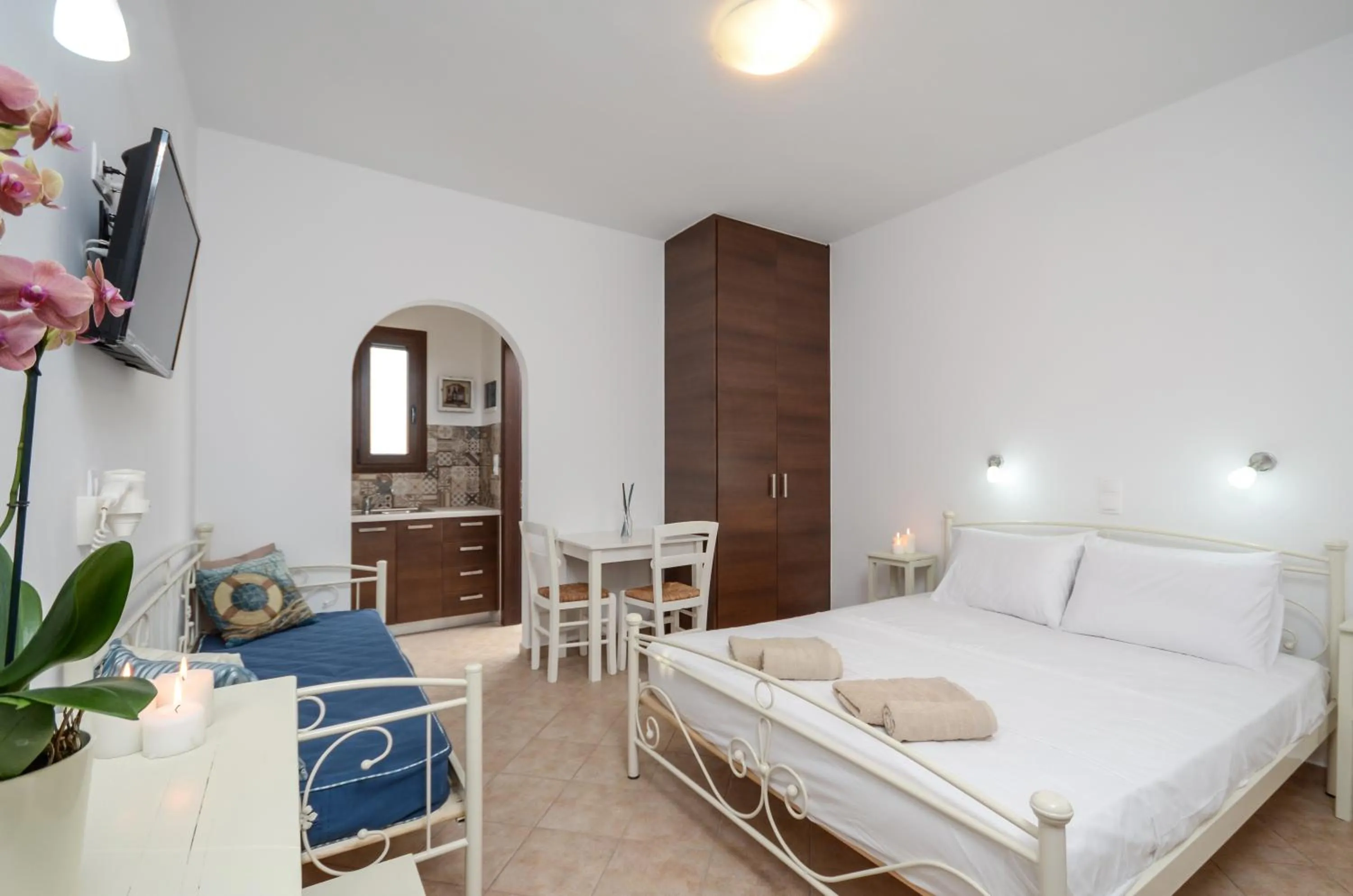 Photo of the whole room, Bed in Villa Kastraki