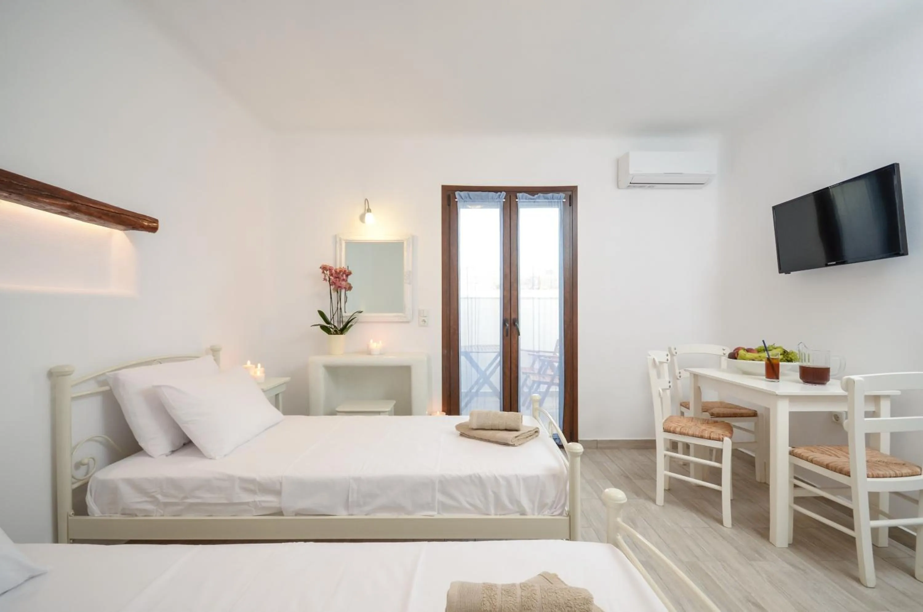 Photo of the whole room, Bed in Villa Kastraki