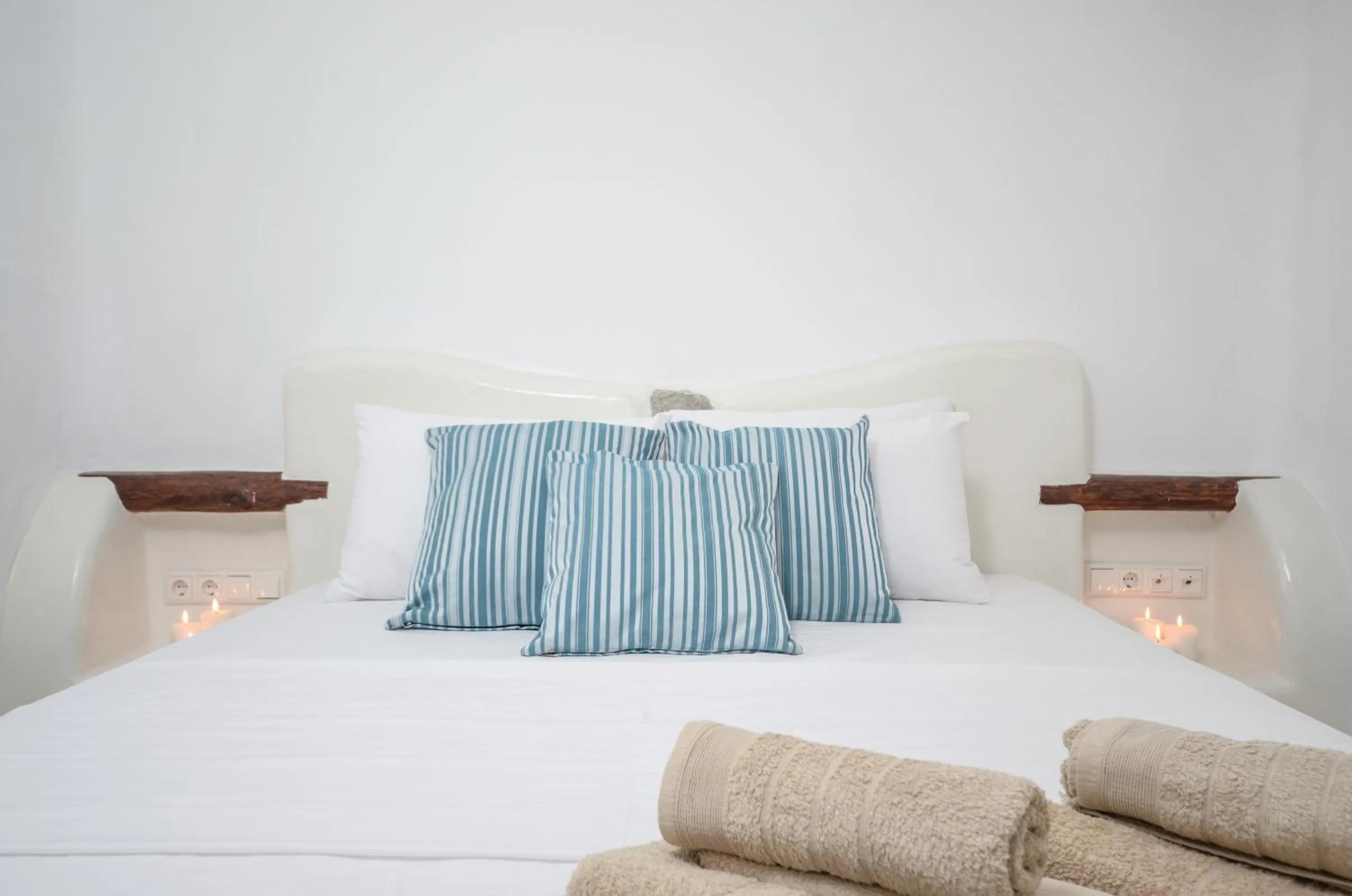 Photo of the whole room, Bed in Villa Kastraki