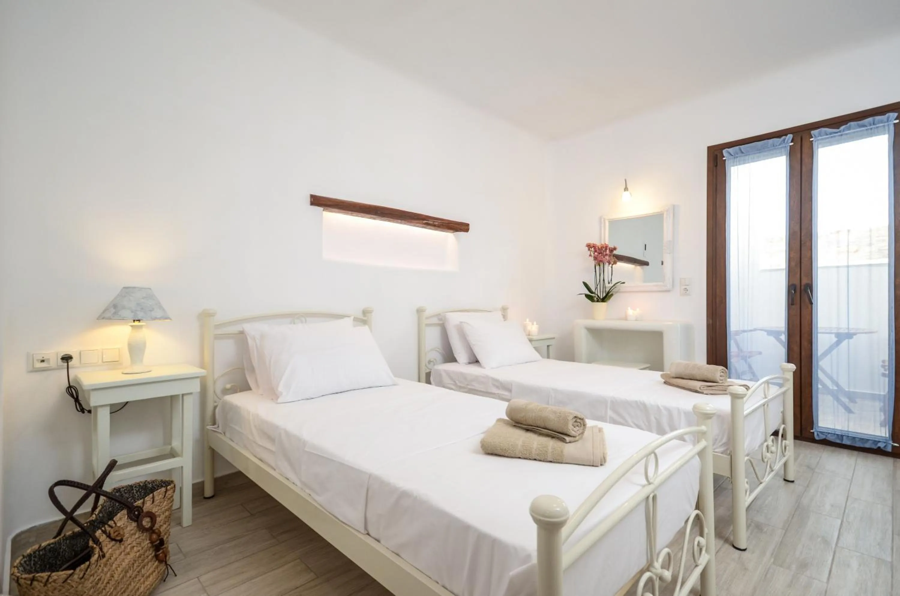 Photo of the whole room, Bed in Villa Kastraki