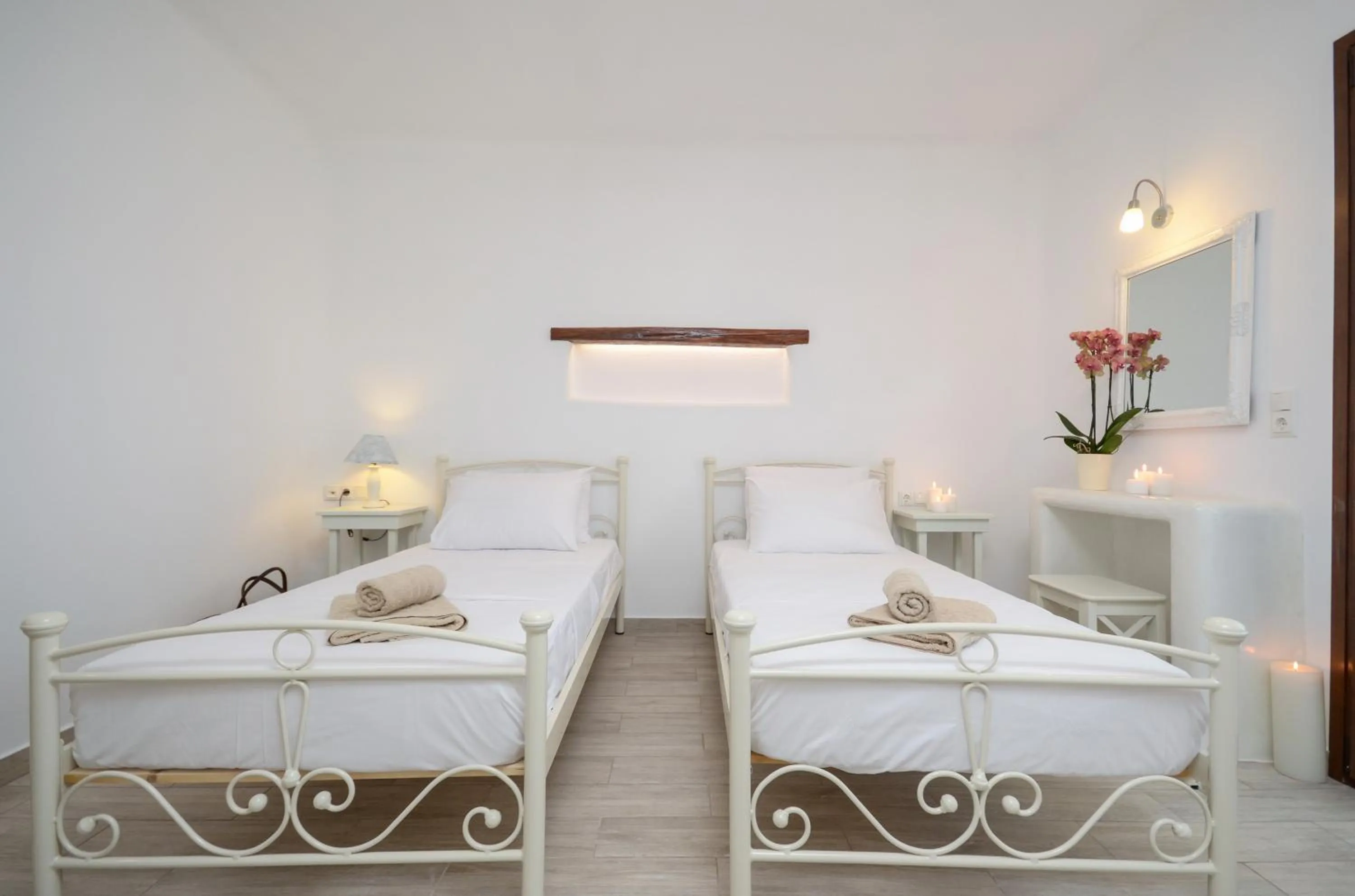 Photo of the whole room, Bed in Villa Kastraki