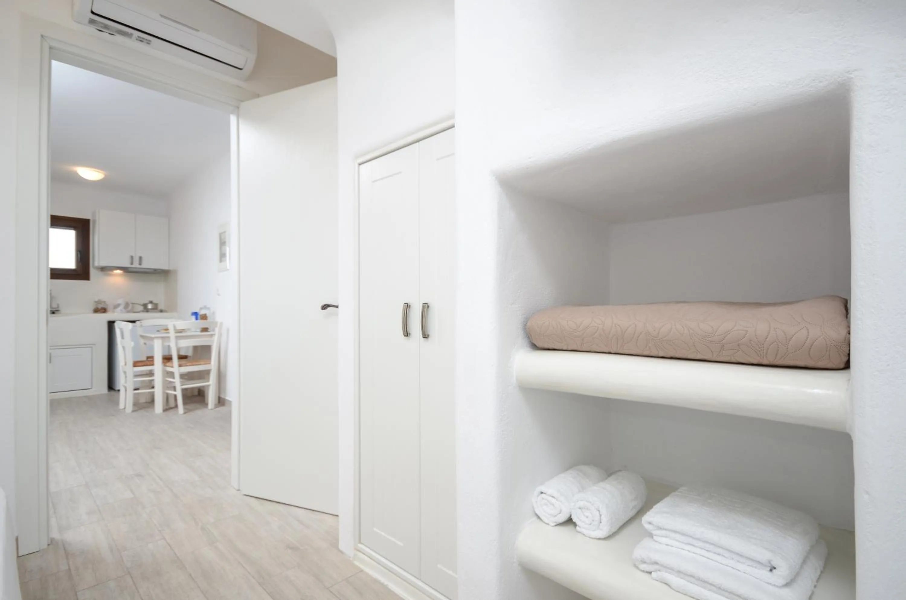 Photo of the whole room, Bed in Villa Kastraki