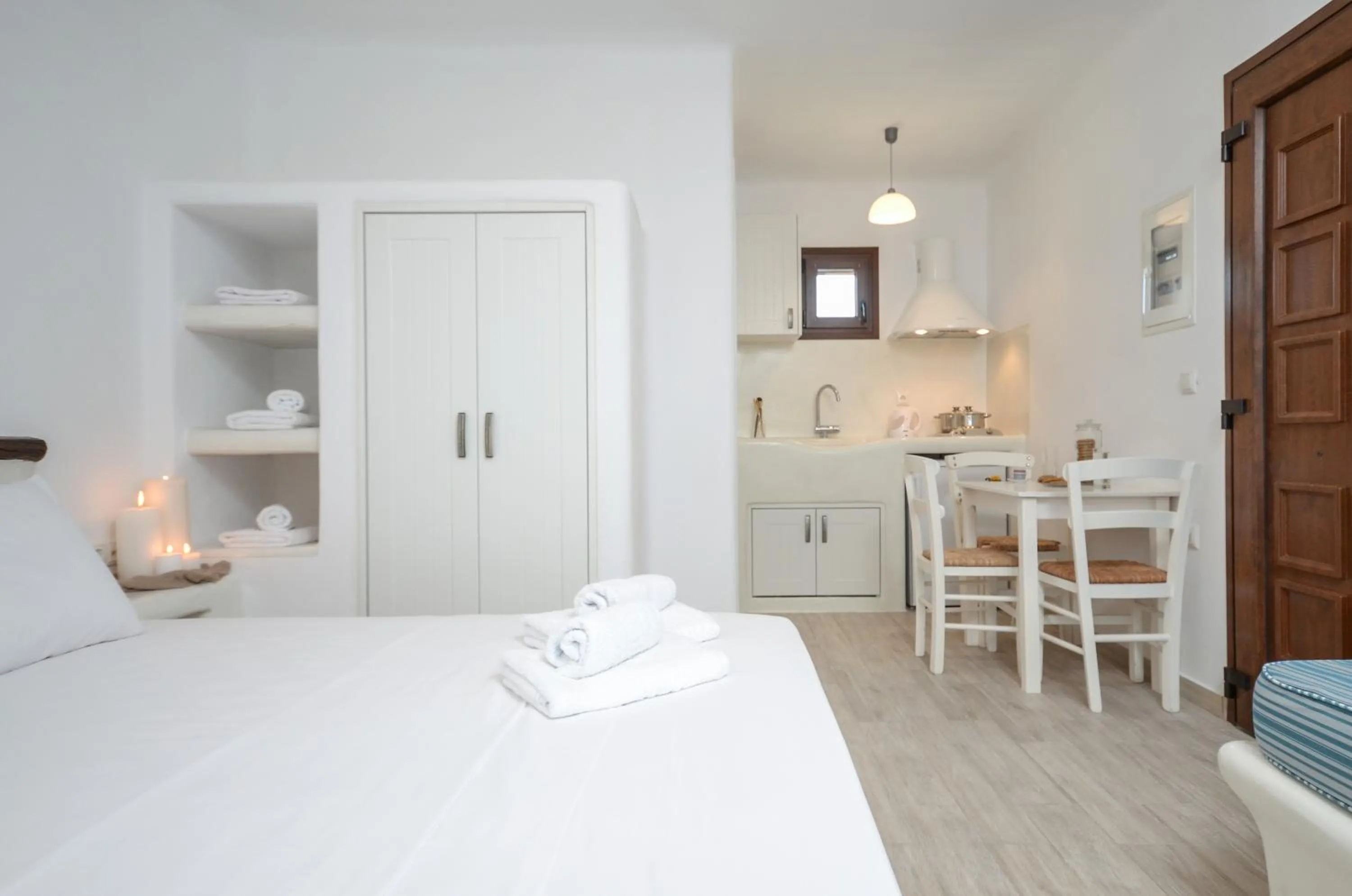 Photo of the whole room, Bed in Villa Kastraki