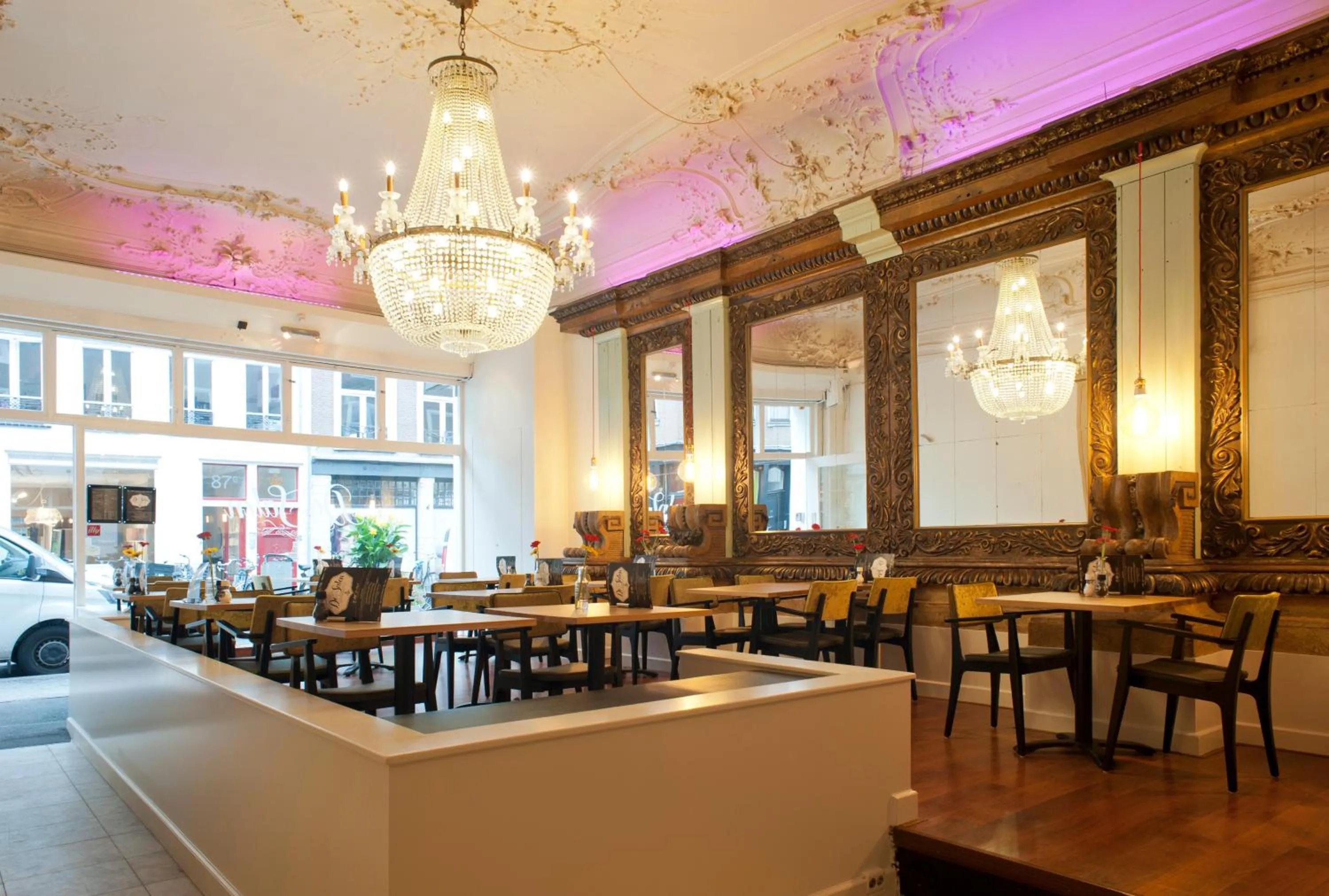 Restaurant/places to eat in Boutique Hotel De Salon