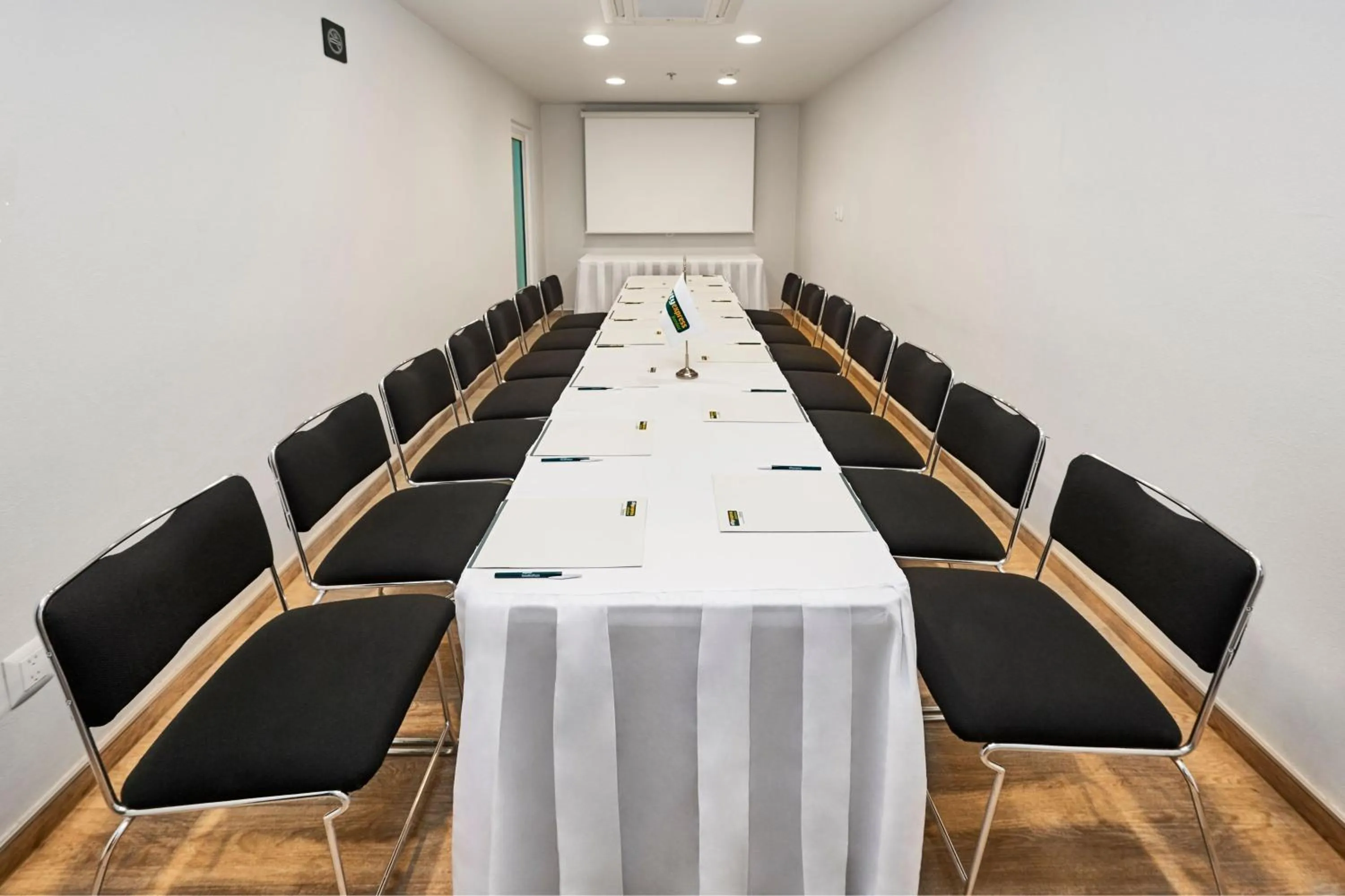 Meeting/conference room in City Express Junior by Marriott Toluca Zona Industrial