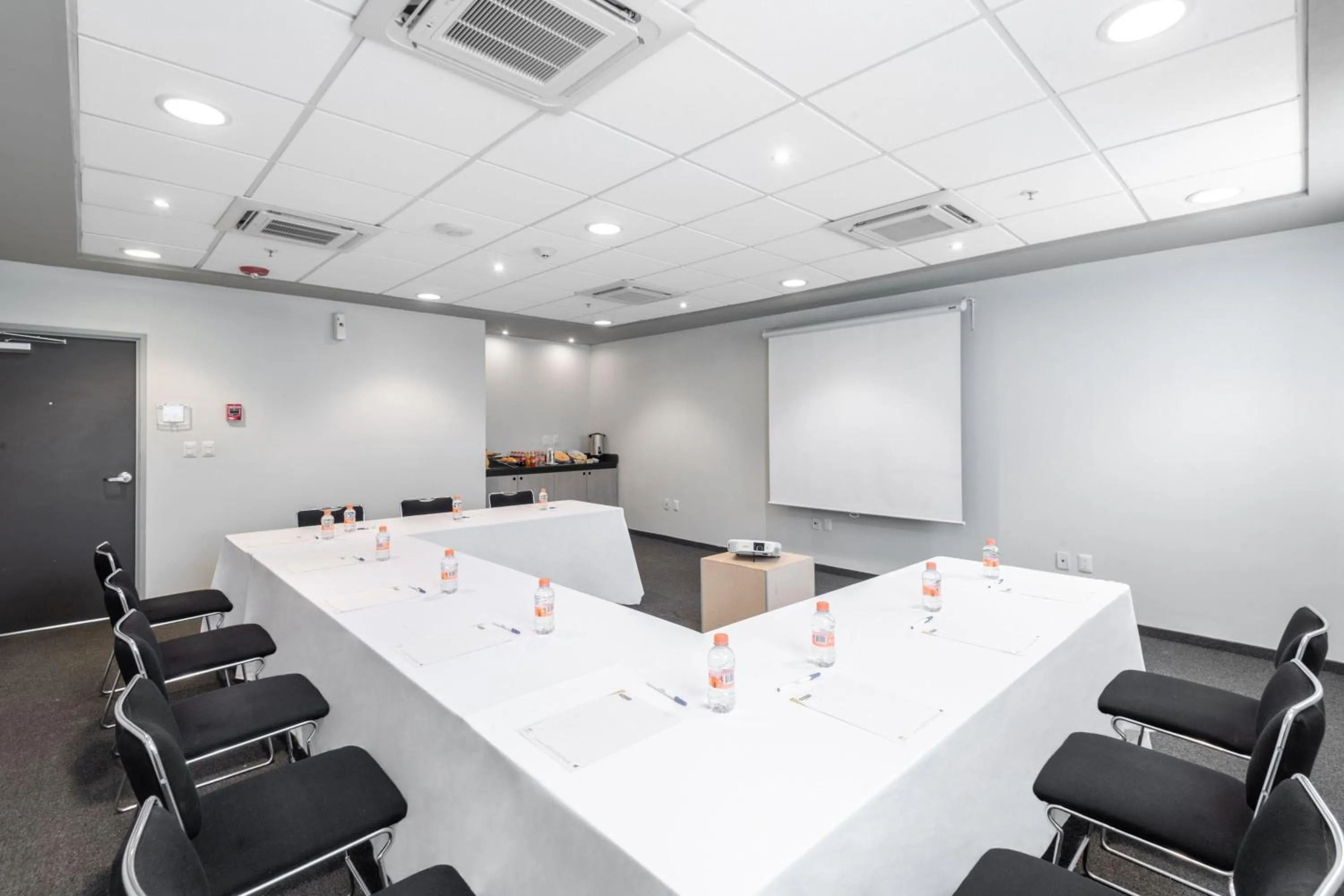 Meeting/conference room in City Express Junior by Marriott Toluca Zona Industrial